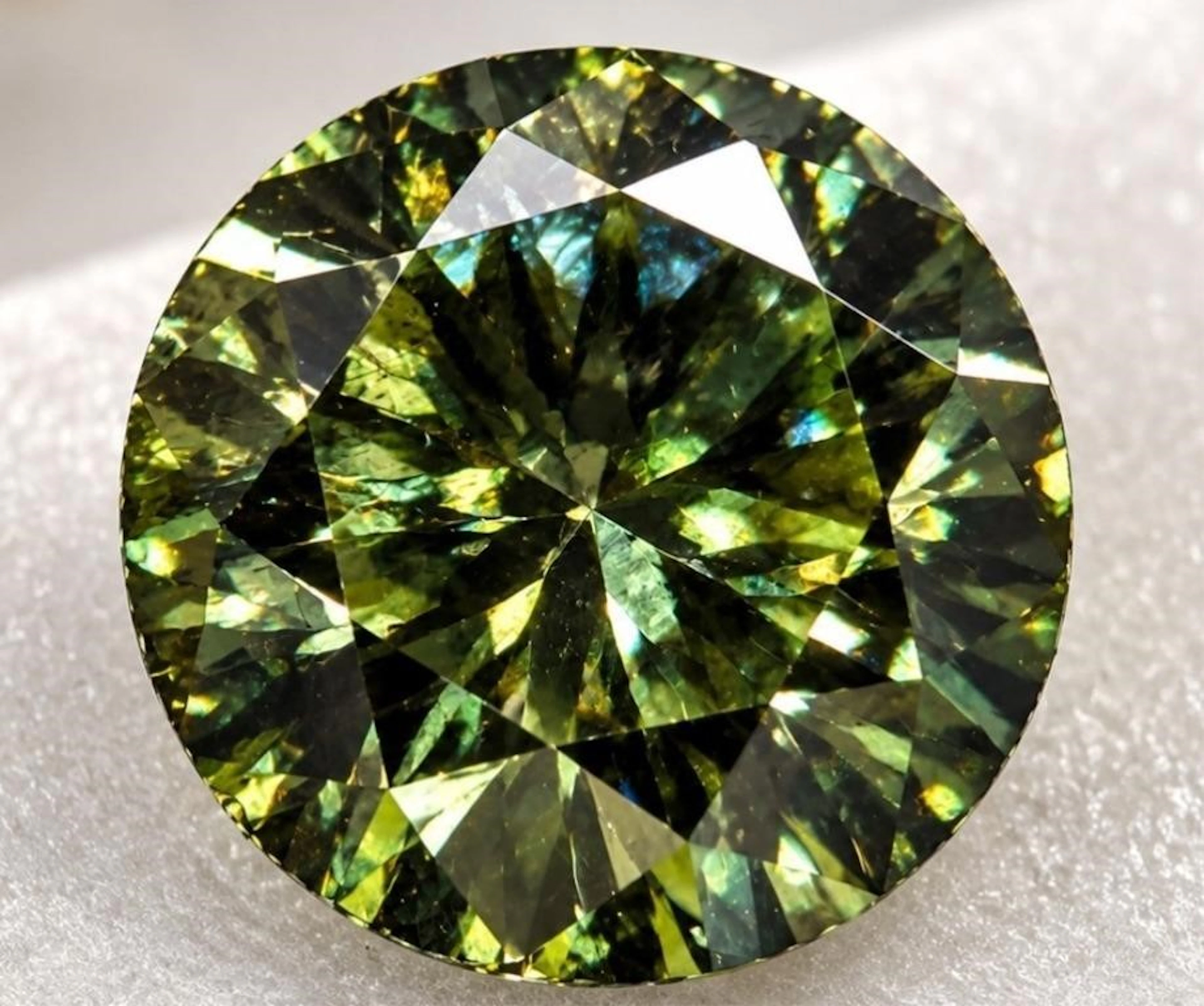 $1600, Lab-grown diamond (1.8ct)gemstone, retail v