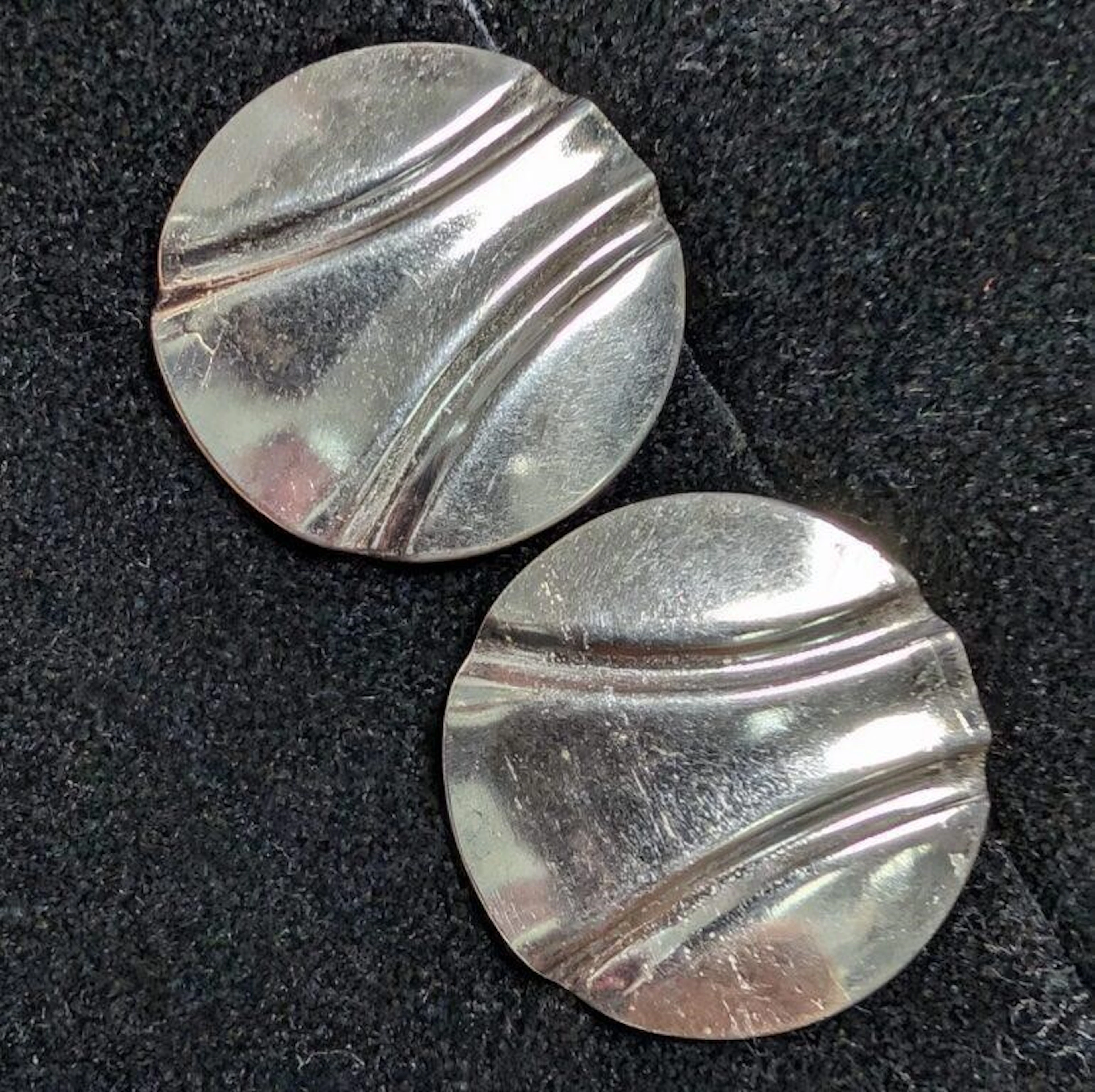 $60, silver(2.37g), earring, retail value $60