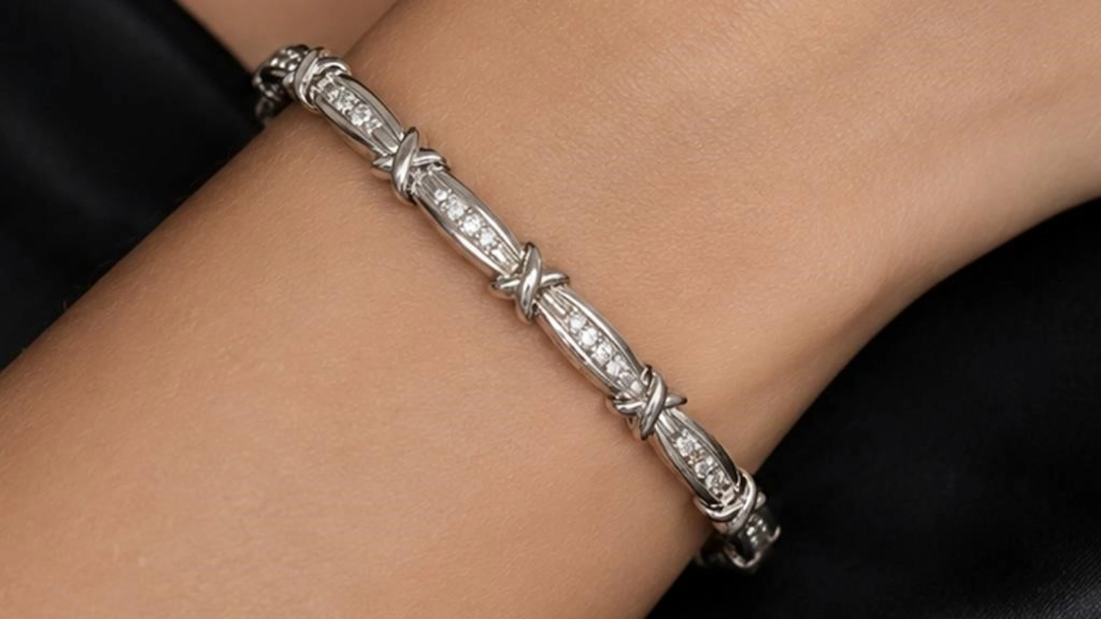 $7000, 10k(12.42g), natural diamond (0.4ct) brace