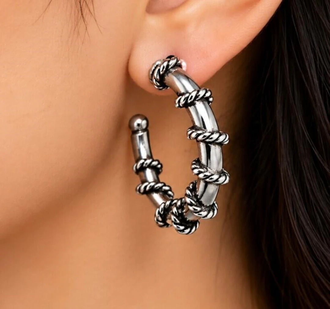 $50, silver(1.17g), earring, retail value $50