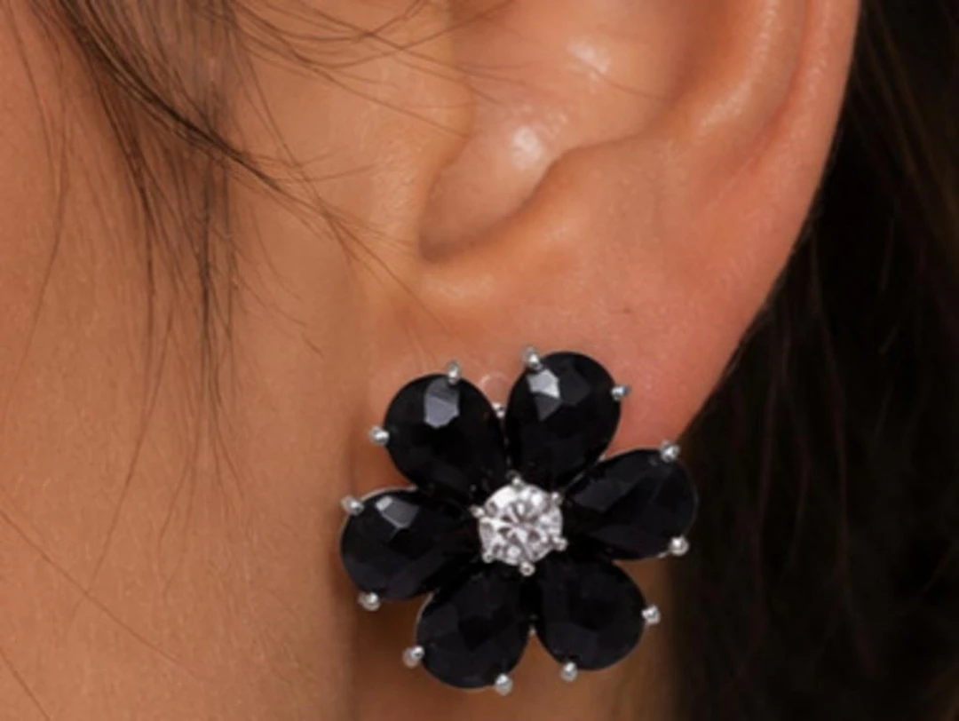 $320, Silver(12.47g), Garnet (app 18ct)Earring, ap