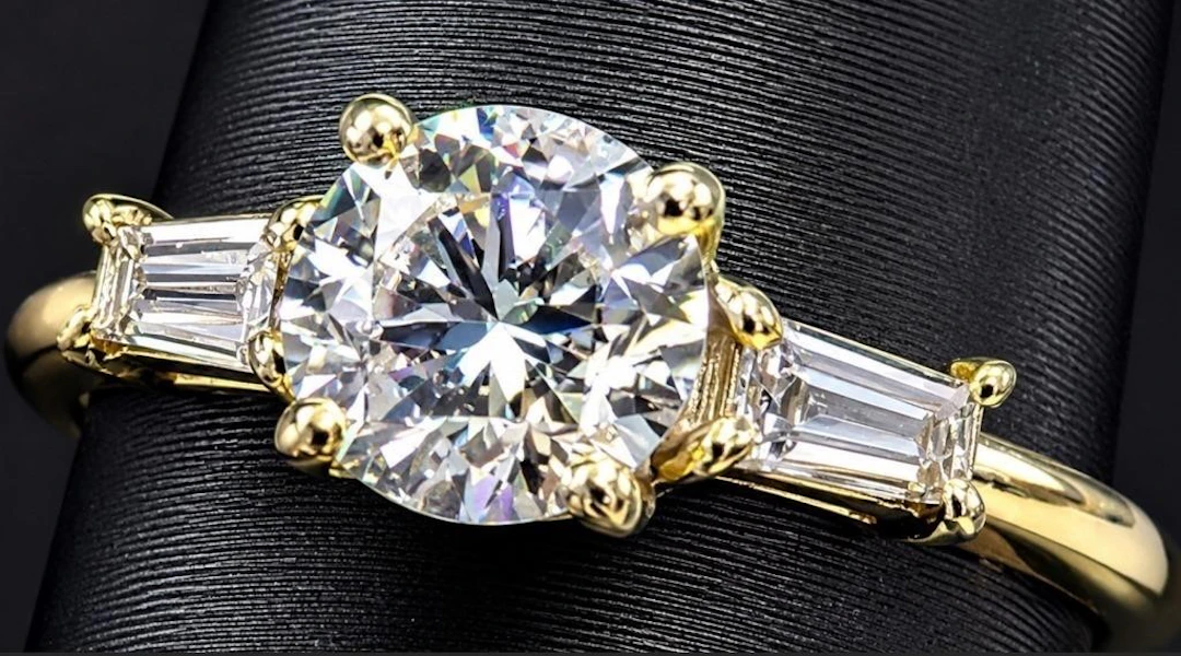 $2400, 10k(1.4g), lab diamond (0.7ct)ring, size 5