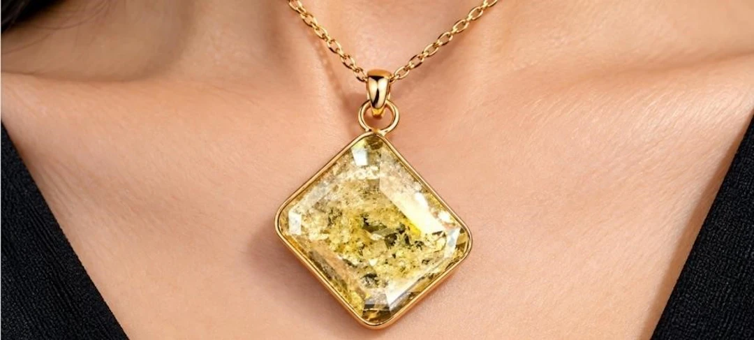 10k(0.4g), diamond (1.3ct)pendant, retail value $