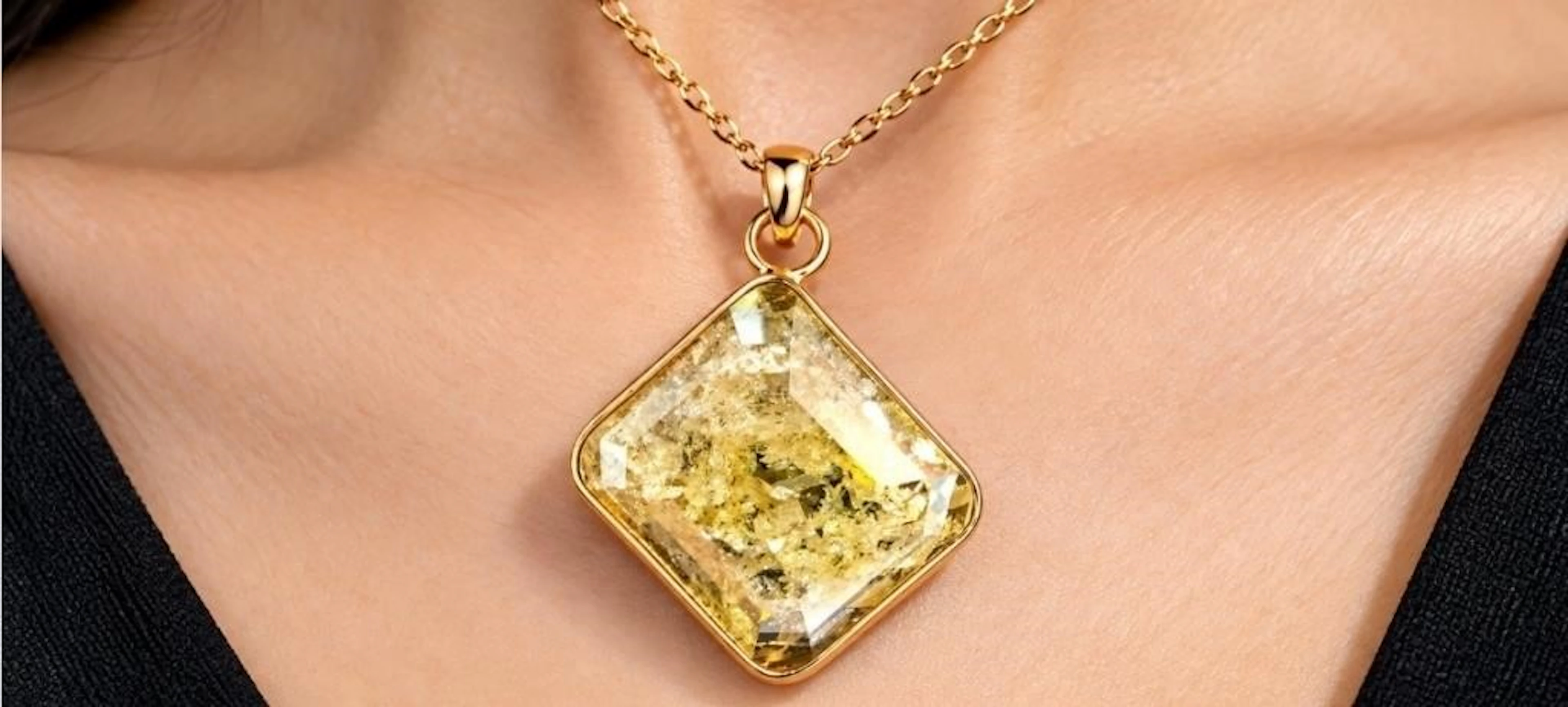 10k(0.4g), diamond (1.3ct)pendant, retail value $