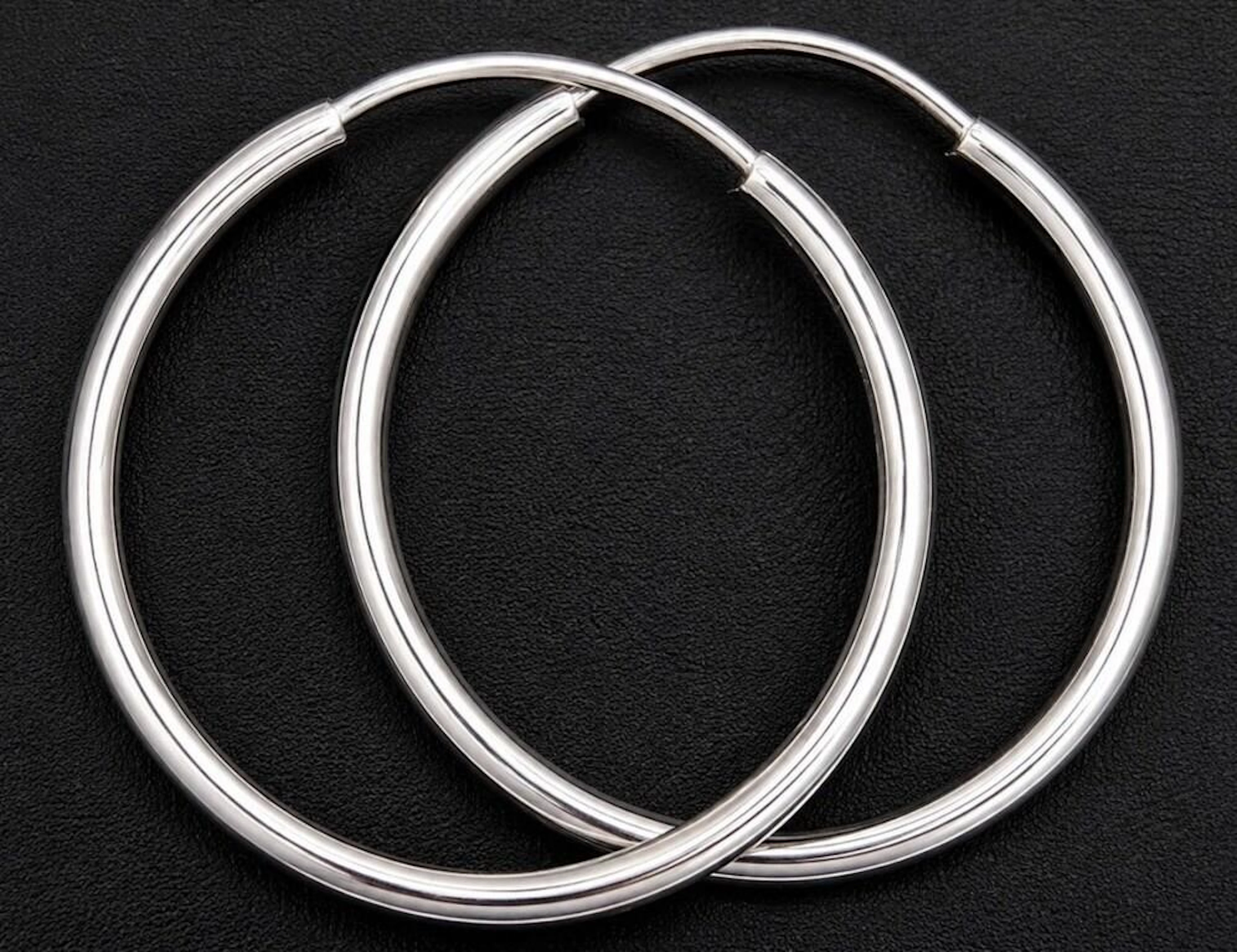 $800, 10k(1g), hoop earring, MSRP $800