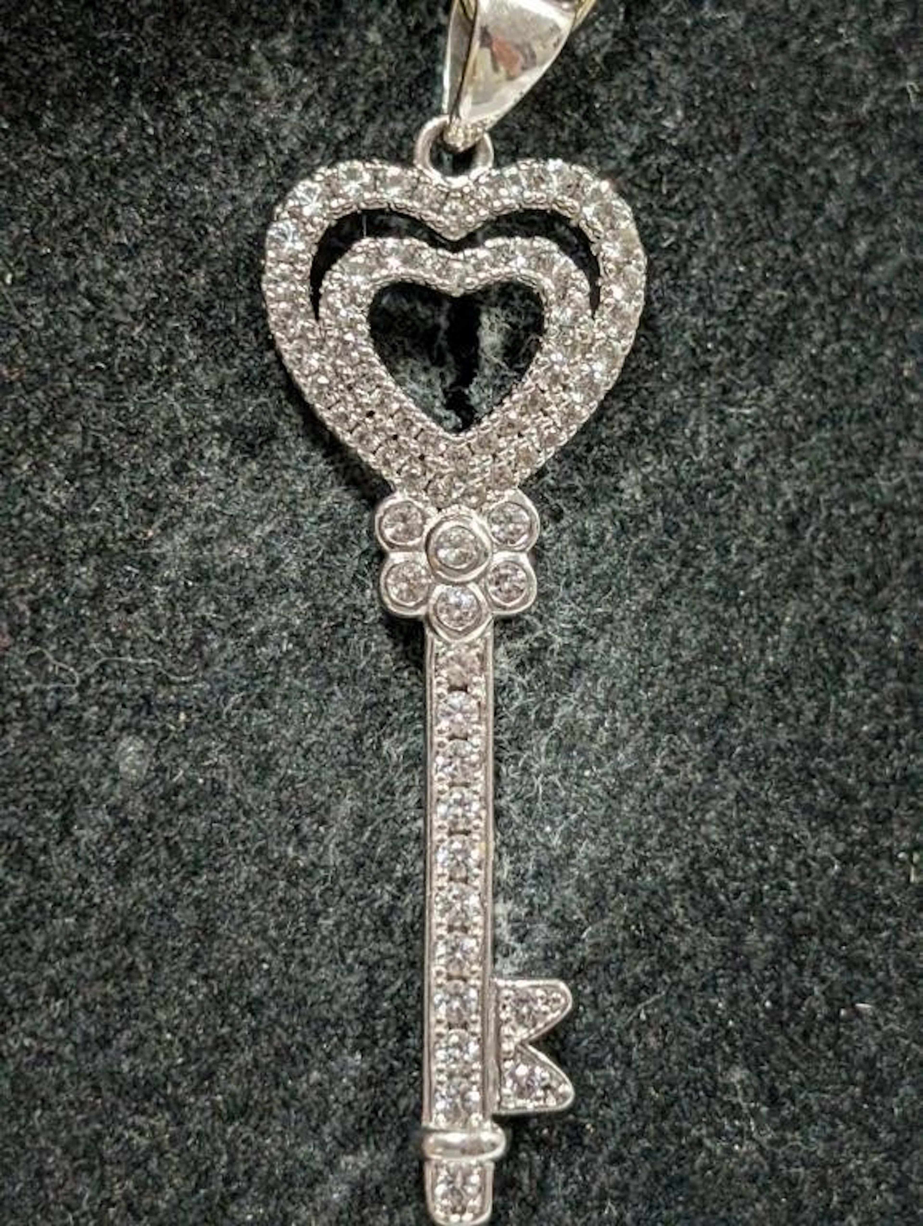 $85, Silver(3.37g), czPendant, appraised/retail va