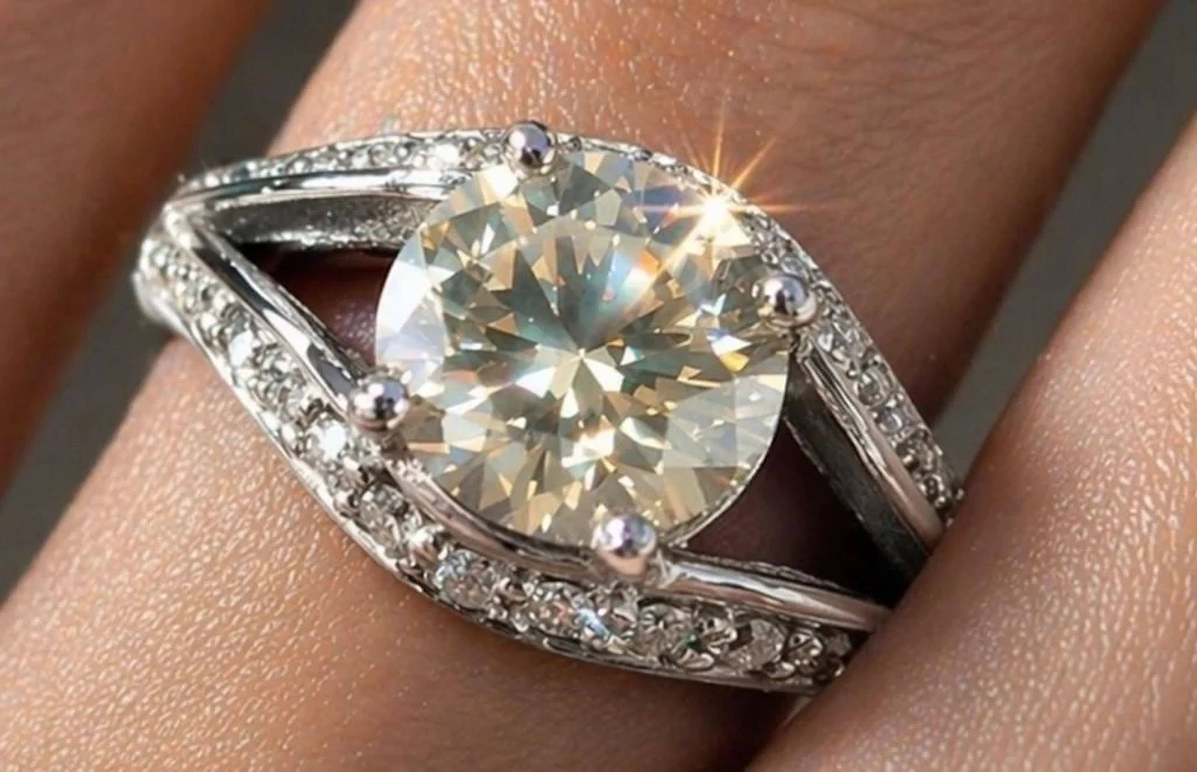 $9250, 10k(4.22g), natural color diamond (1.05+0.2