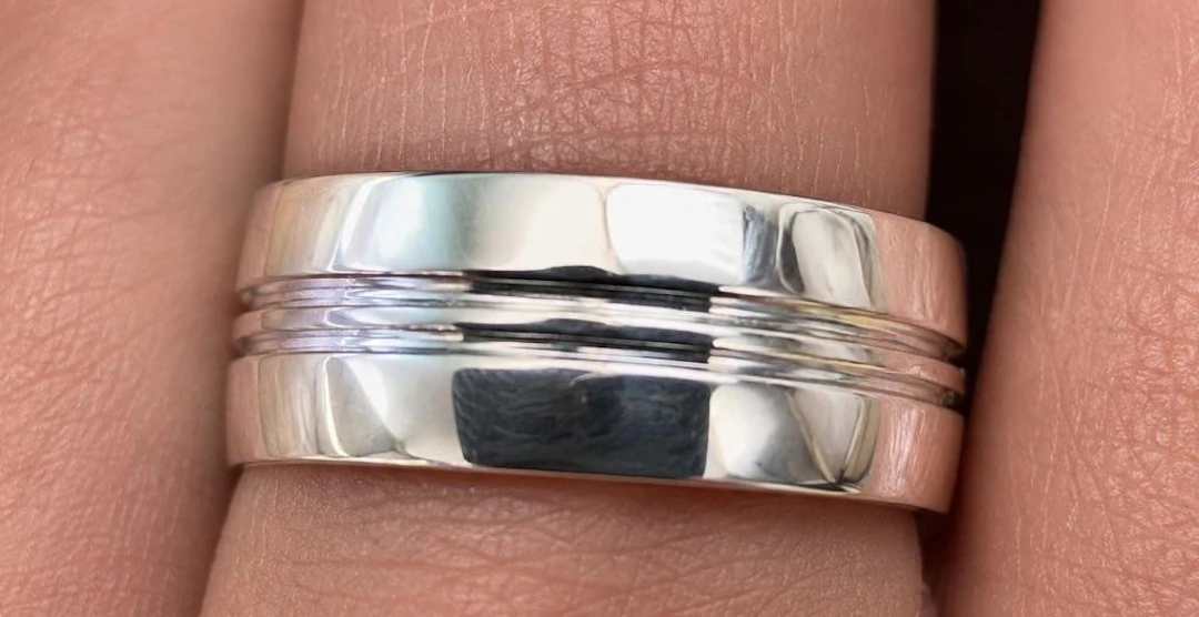 $3100, 10k(4.61g), band.ring, size 5, retail value