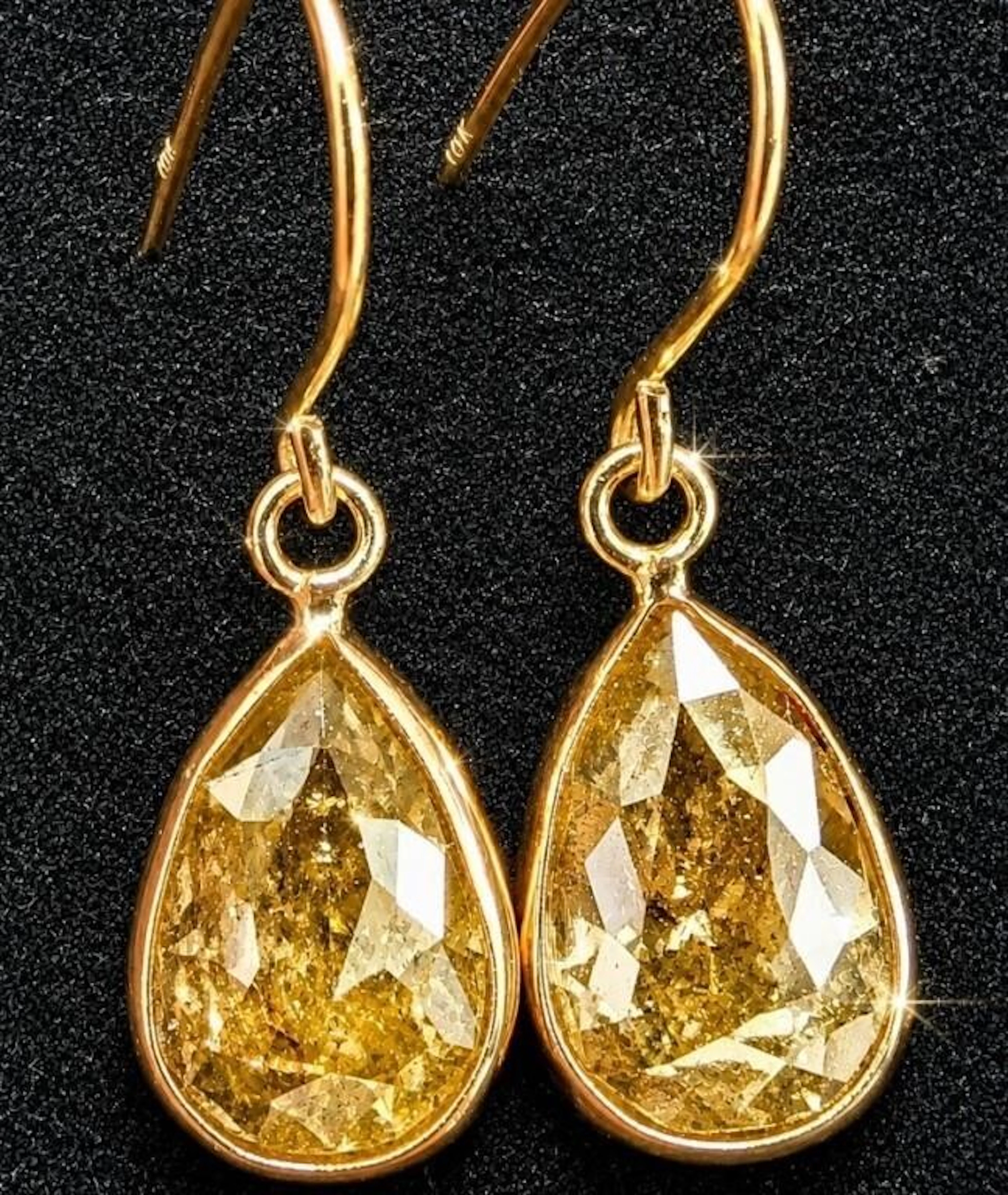 $4400, 10k(0.6g), natural color diamond (1.7ct) e