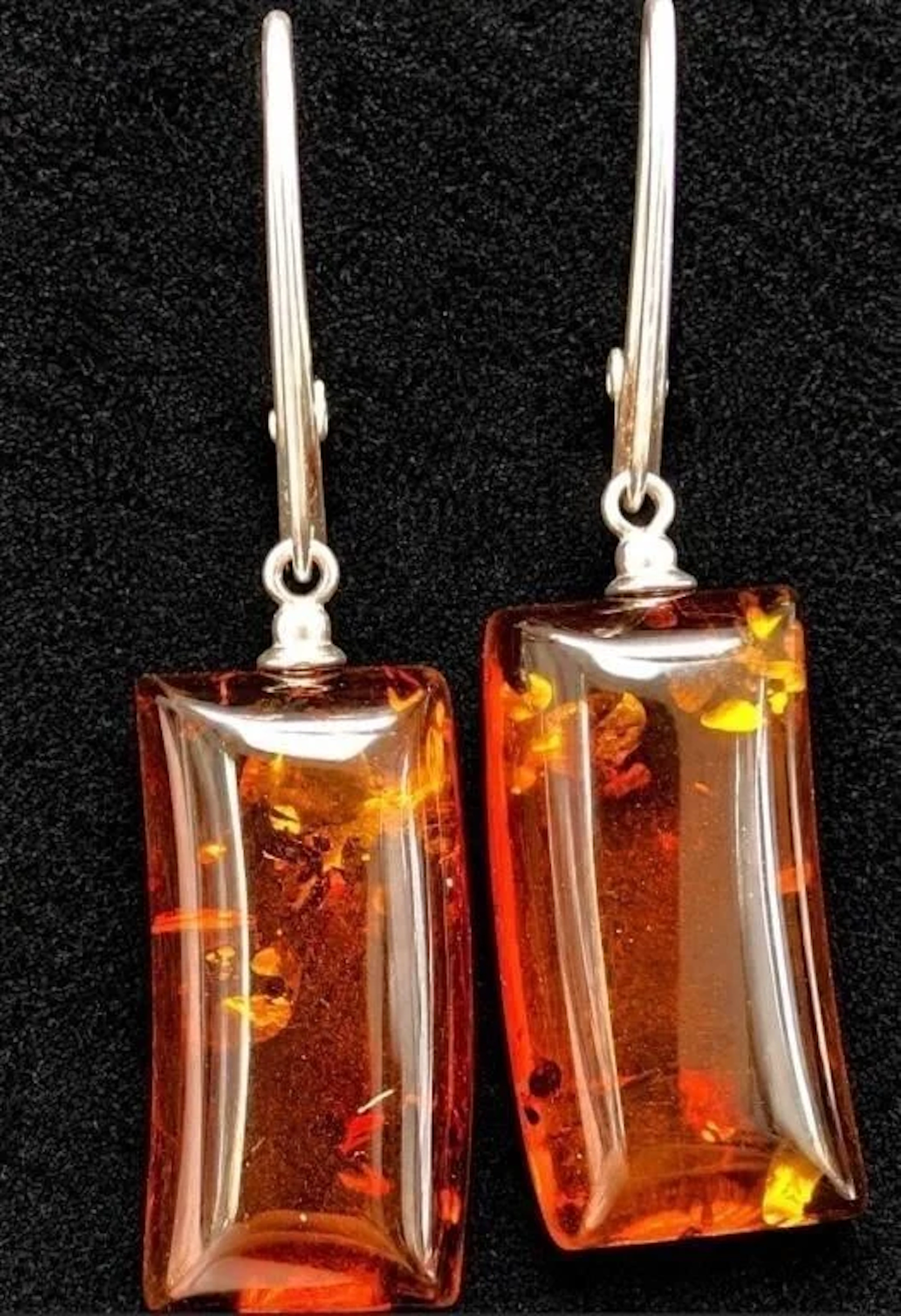 $240, silver(3.6g), amber earring, retail value $