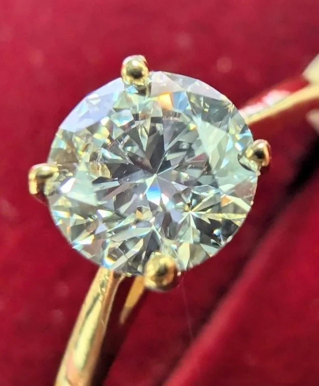 $2000, 10k(1.36g), lab diamond (0.7ct)ring, size