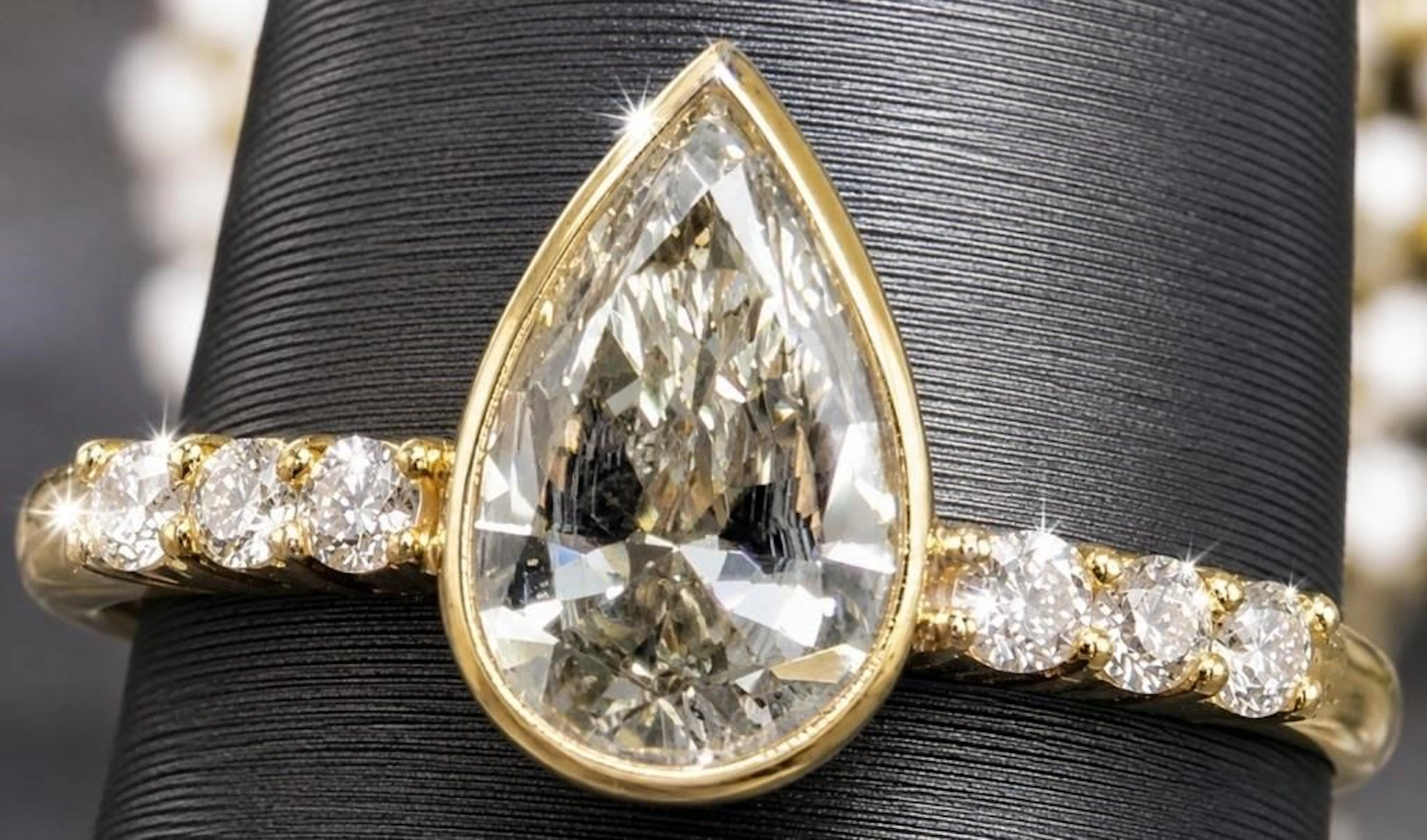 $3200, 10k(1.6g), lab diamond (1.6ct)ring, size