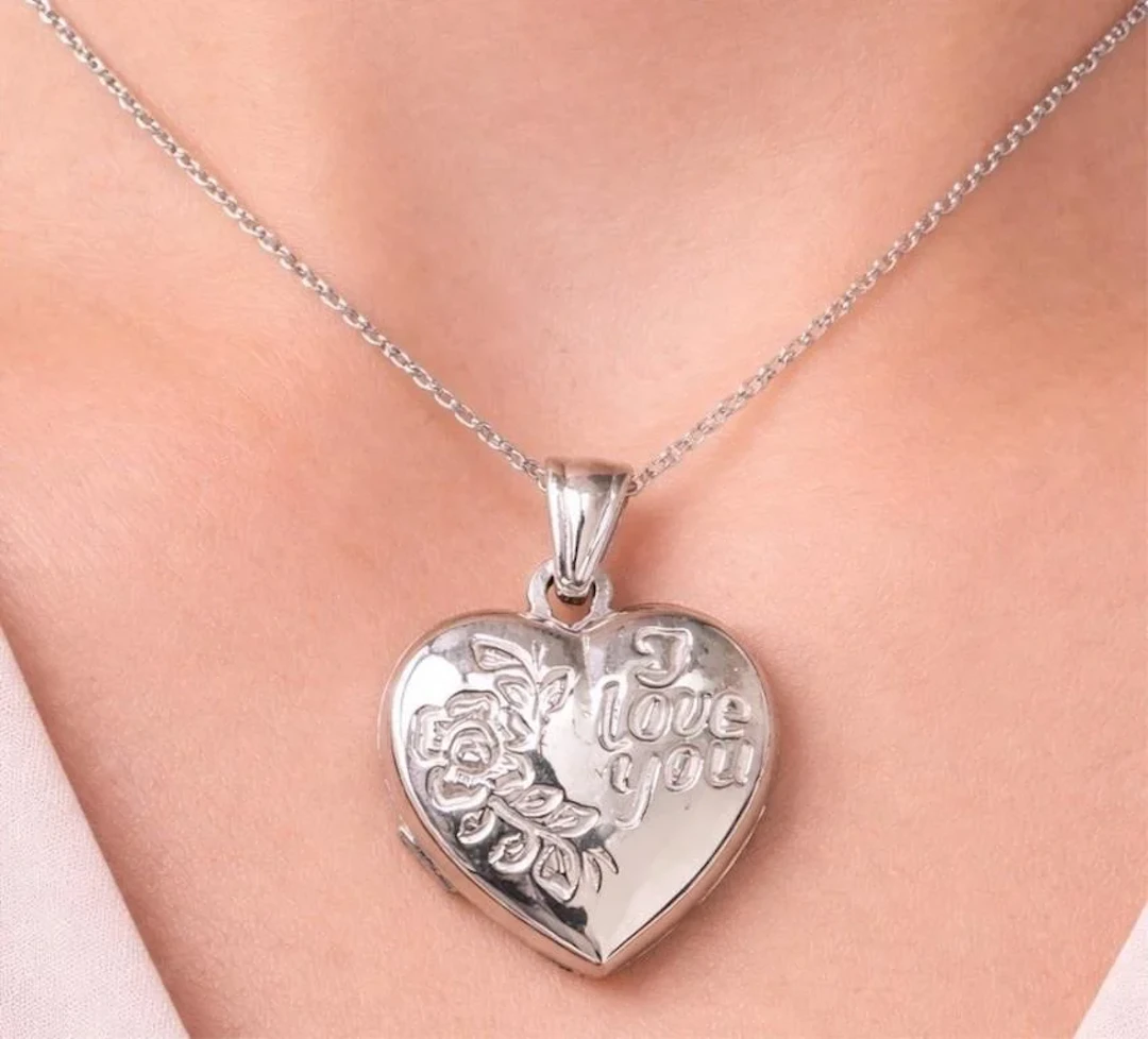 $1850, 10K(3.66g), LOCKET PENDANT, retail value $
