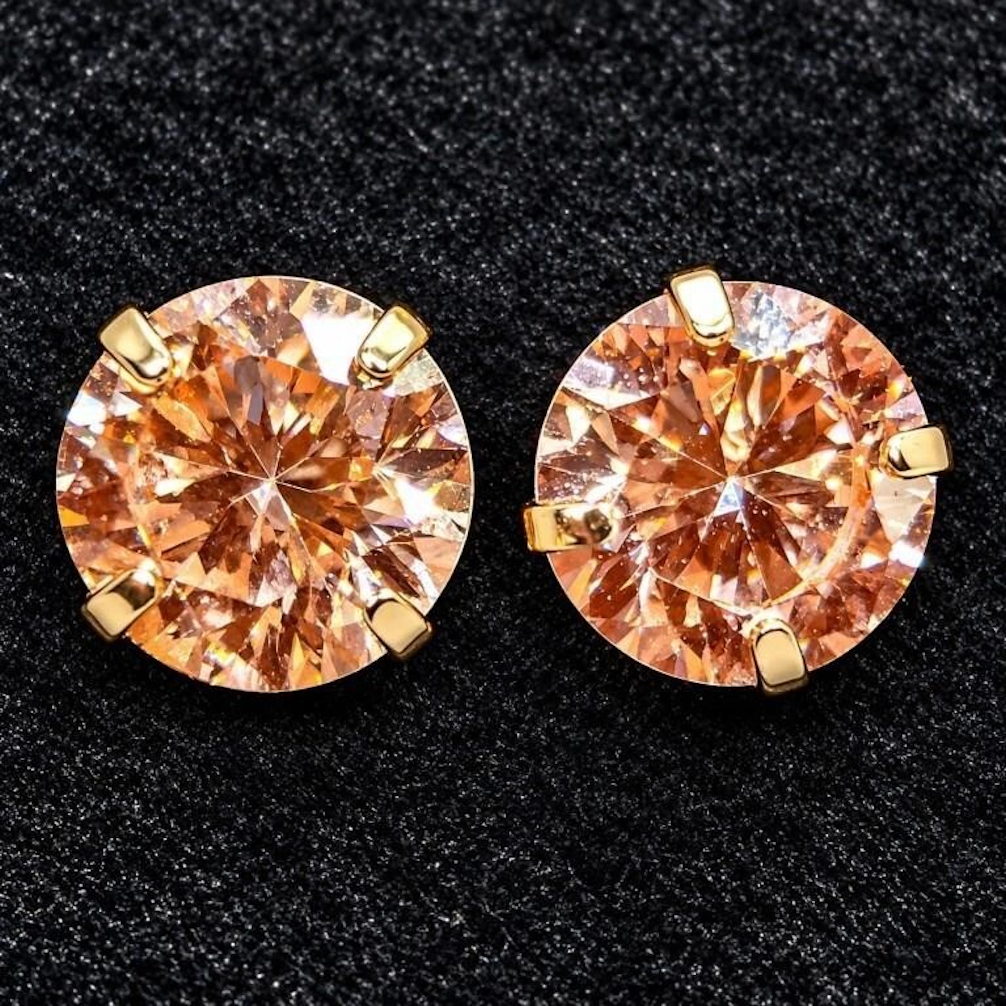 $600, 14k lab diamond (0.38ct) earring, retail val