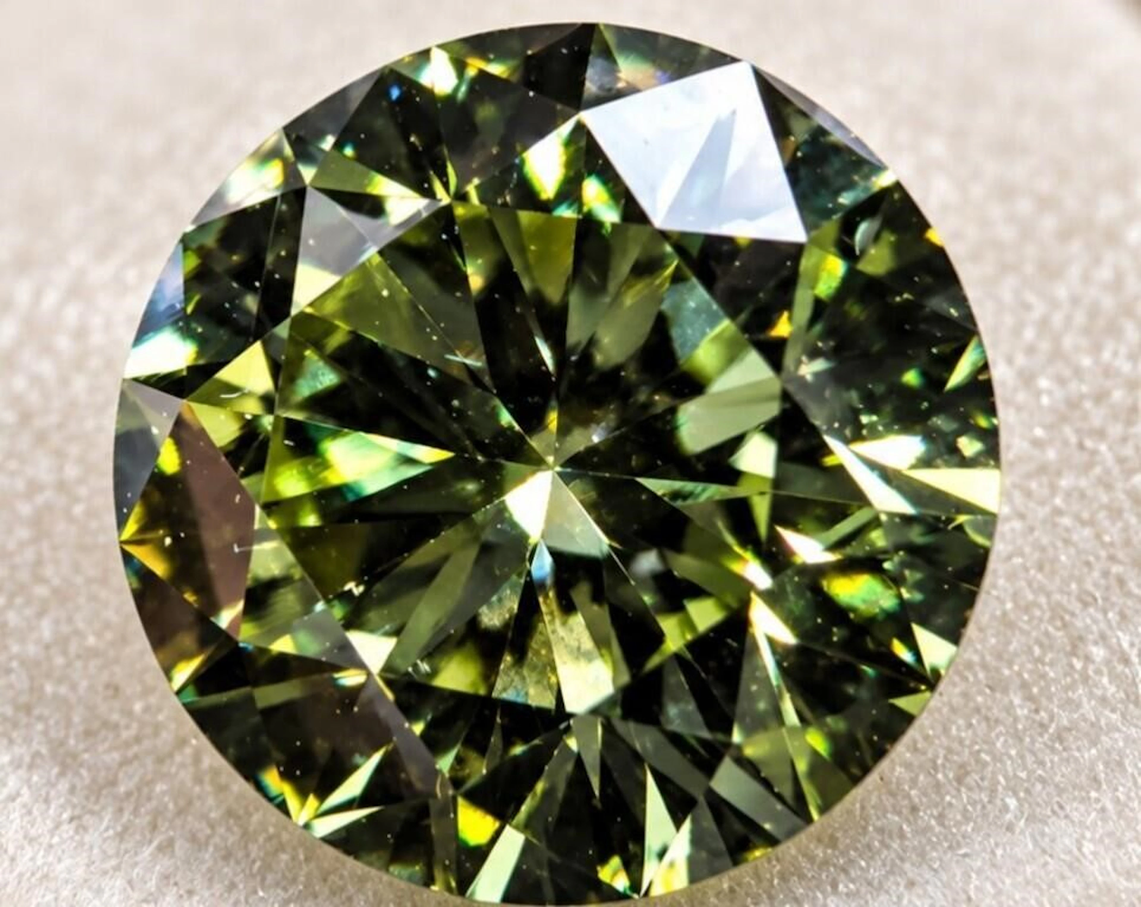 $1200, Lab-grown diamond (1.5ct)gemstone, retail v