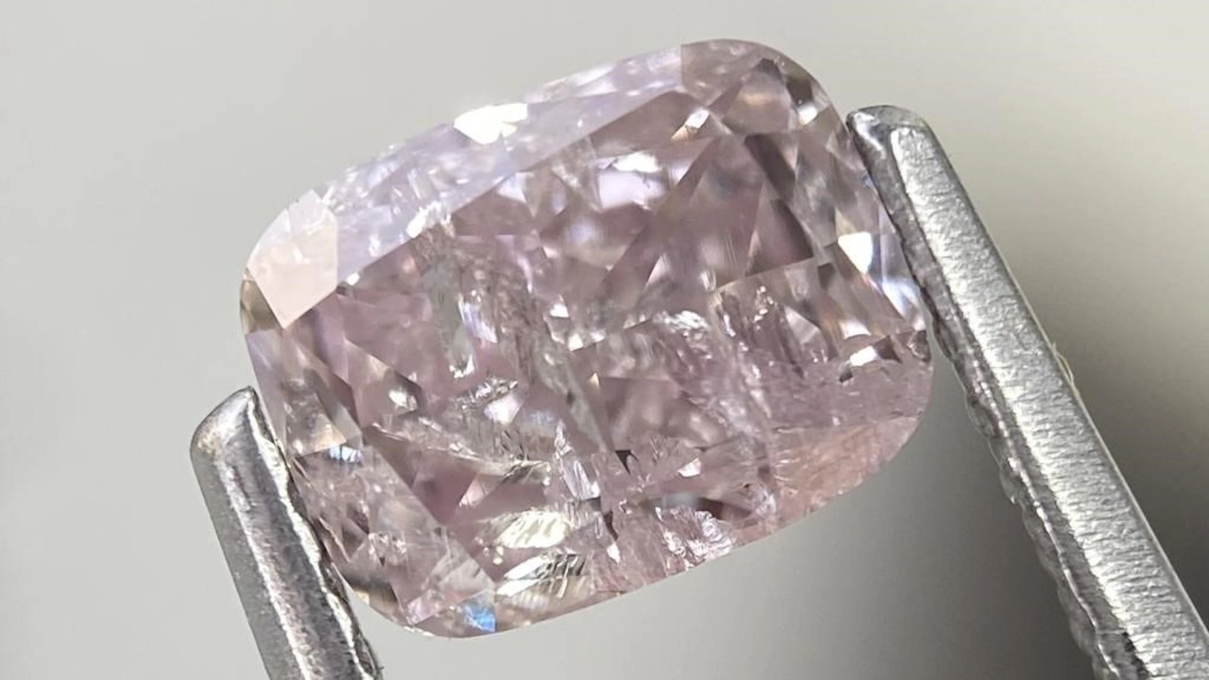 $7472 GIA Certified, natural diamond 0.91ct.CUSHIO