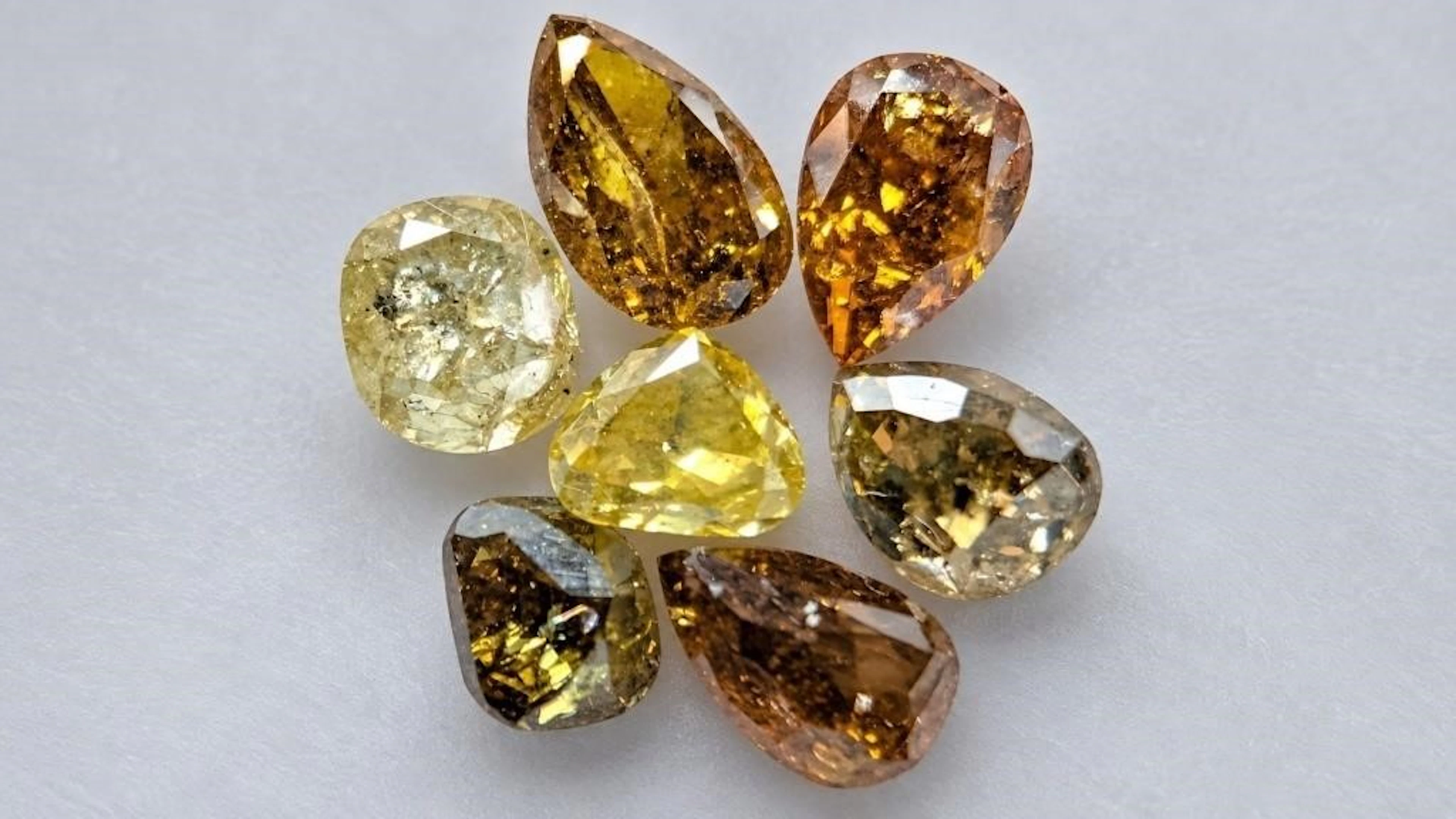$1600, fancy color diamonds (1ct)gemstone, retail