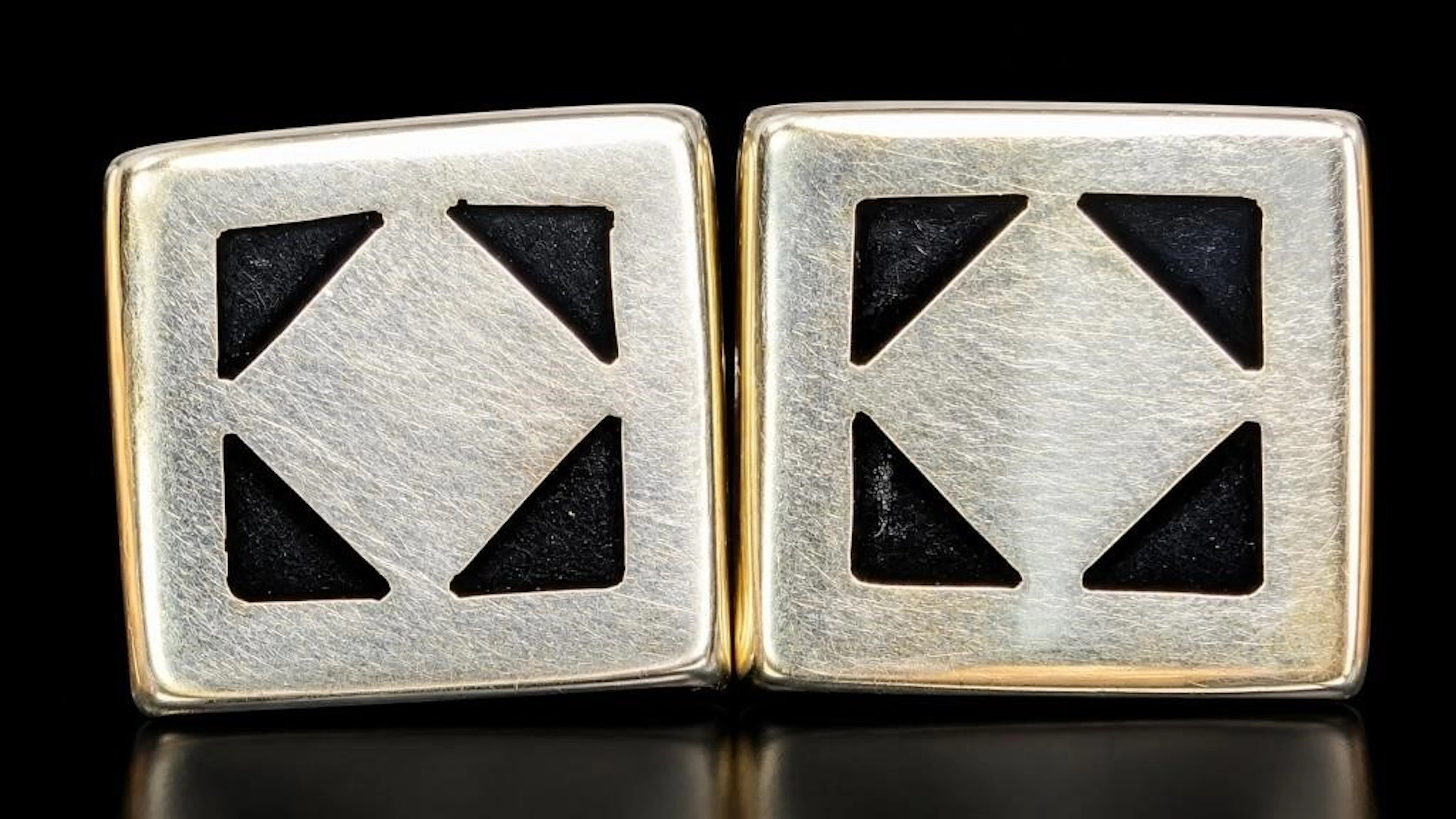 $400, silver(14.2g), earring, retail value $400