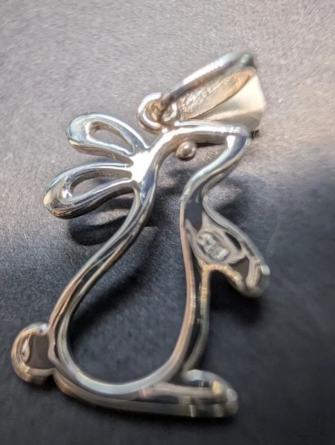 $40, SILVER.(1.2g), PENDANT, retail value $40