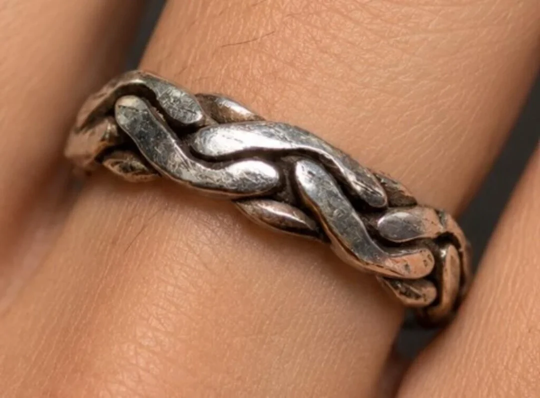 $40, SILVER(1.2g), RING, size , retail value $40