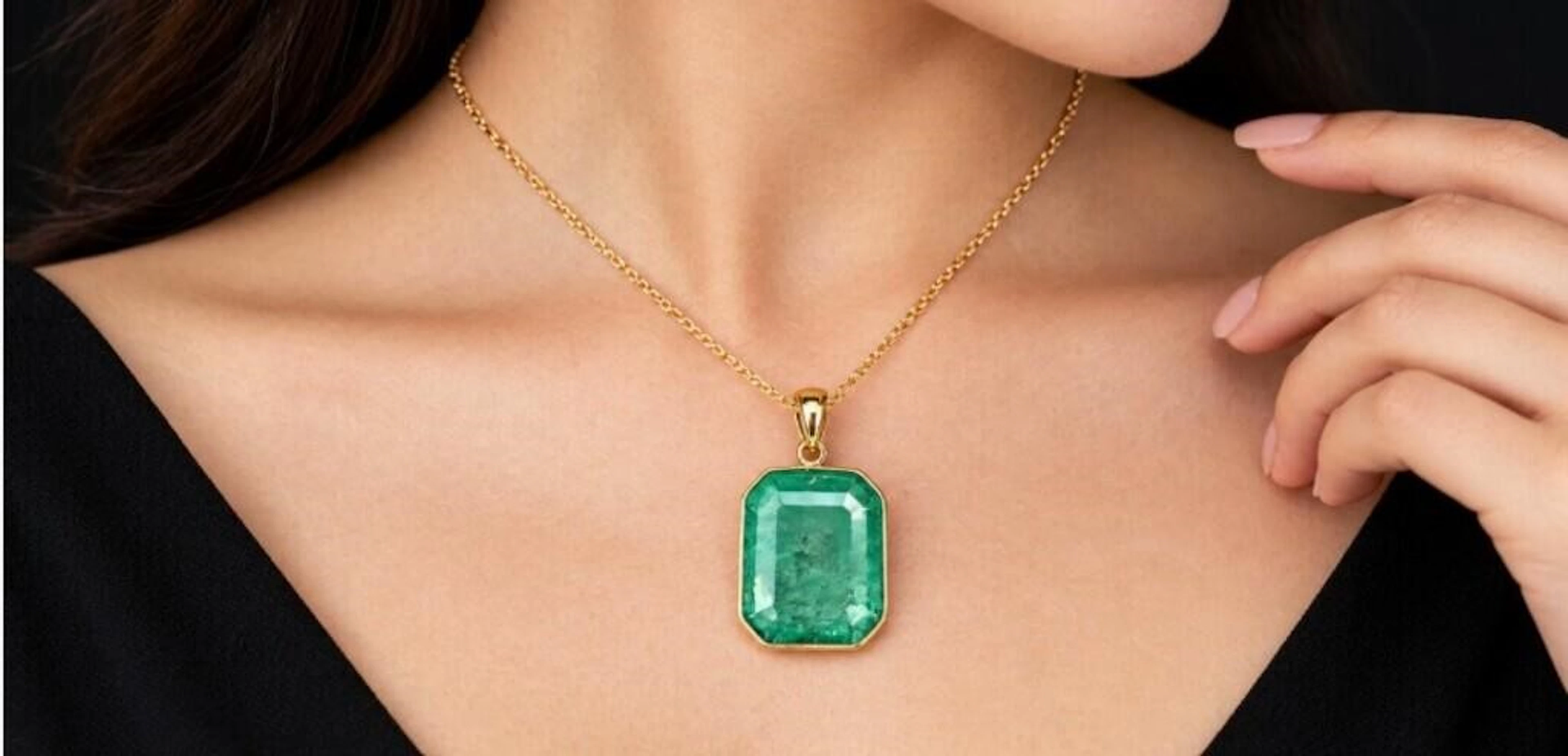 $4800, 10k(1.6g), emerald (7ct)pendant, retail val
