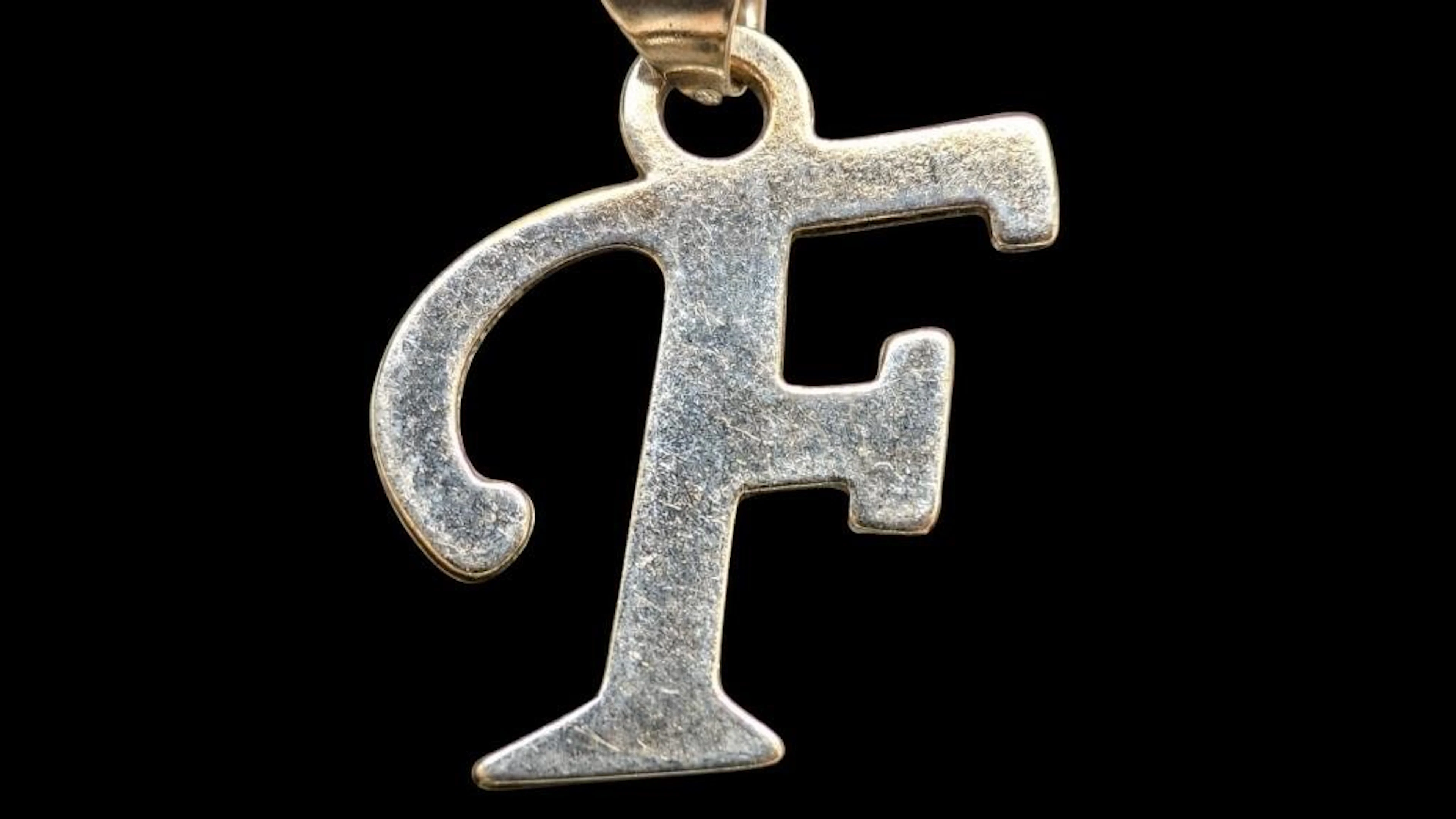 $40, silver(1.2g), pendant, retail value $40