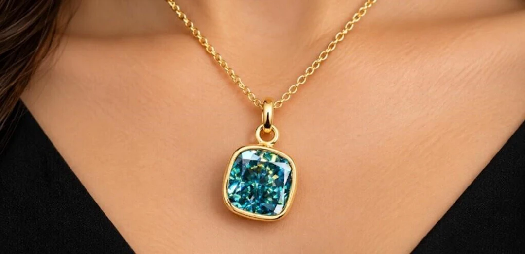 $1000, 10kdiamond (0.77ct)pendant, retail value $1