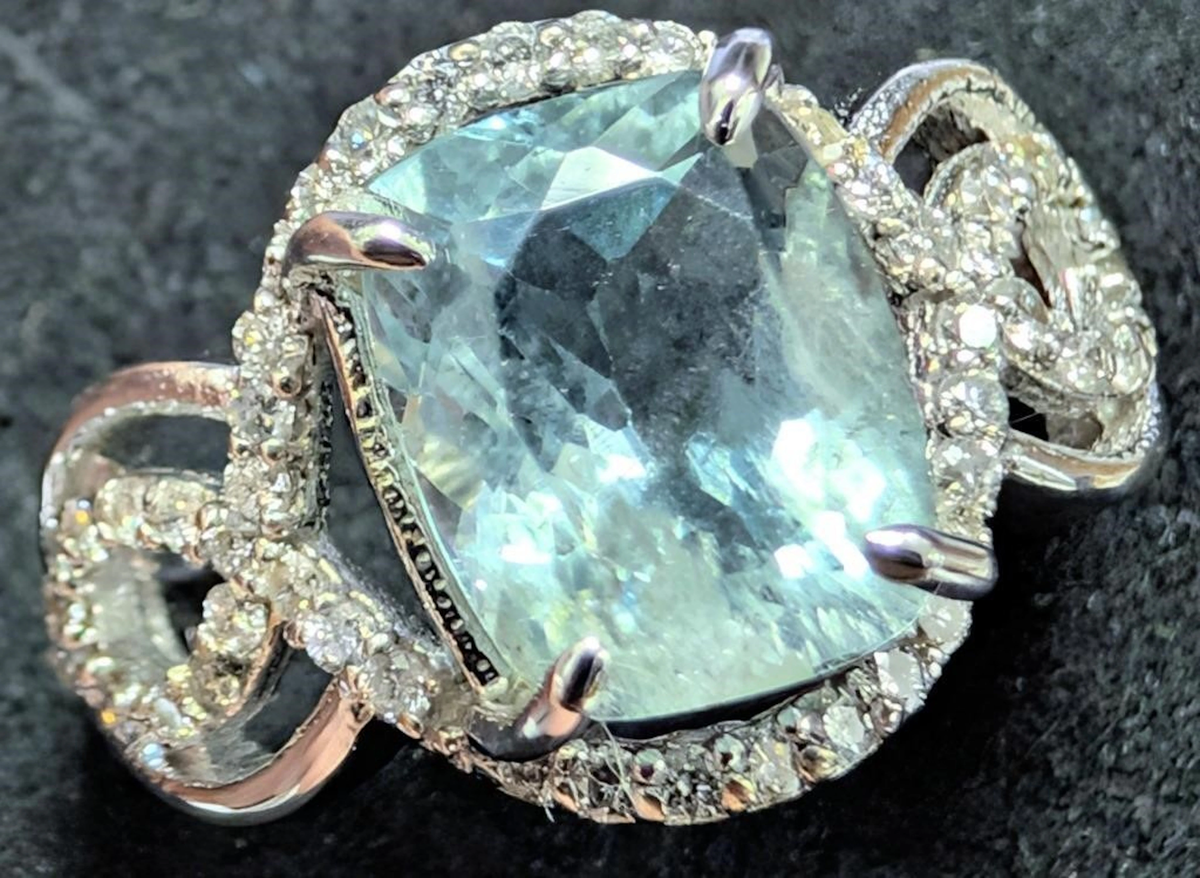 $8800, 14k(4.1g), aquamarine (2.57ct), diamond (0