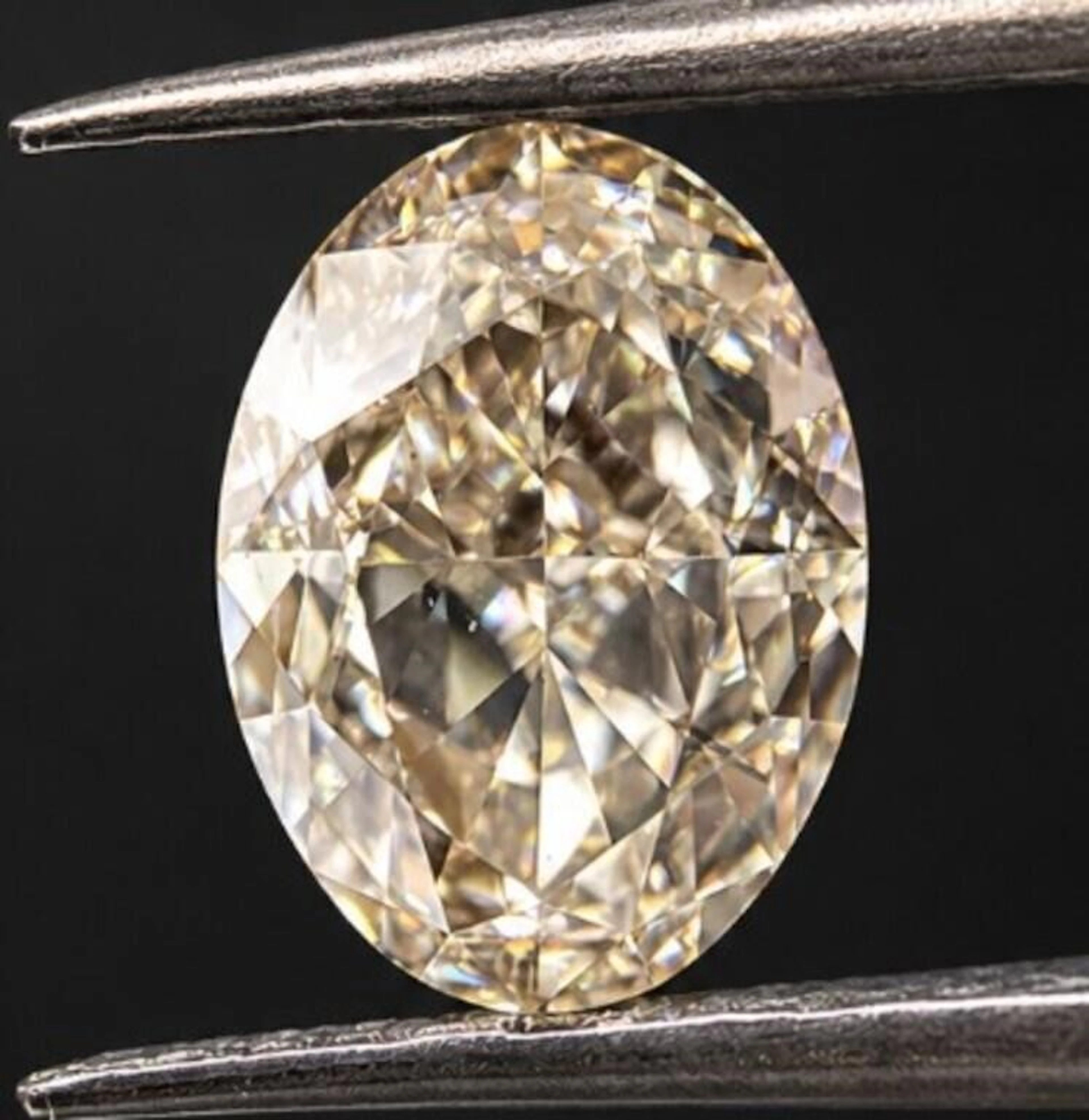 $4280 GIA Certified, natural diamond 1.01ct.OVAL M
