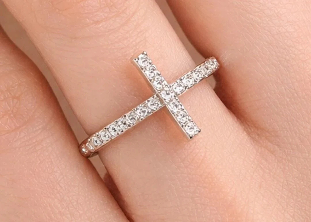 $1150, 14K(1.2g), natural diamond (0.05ct)ring, si