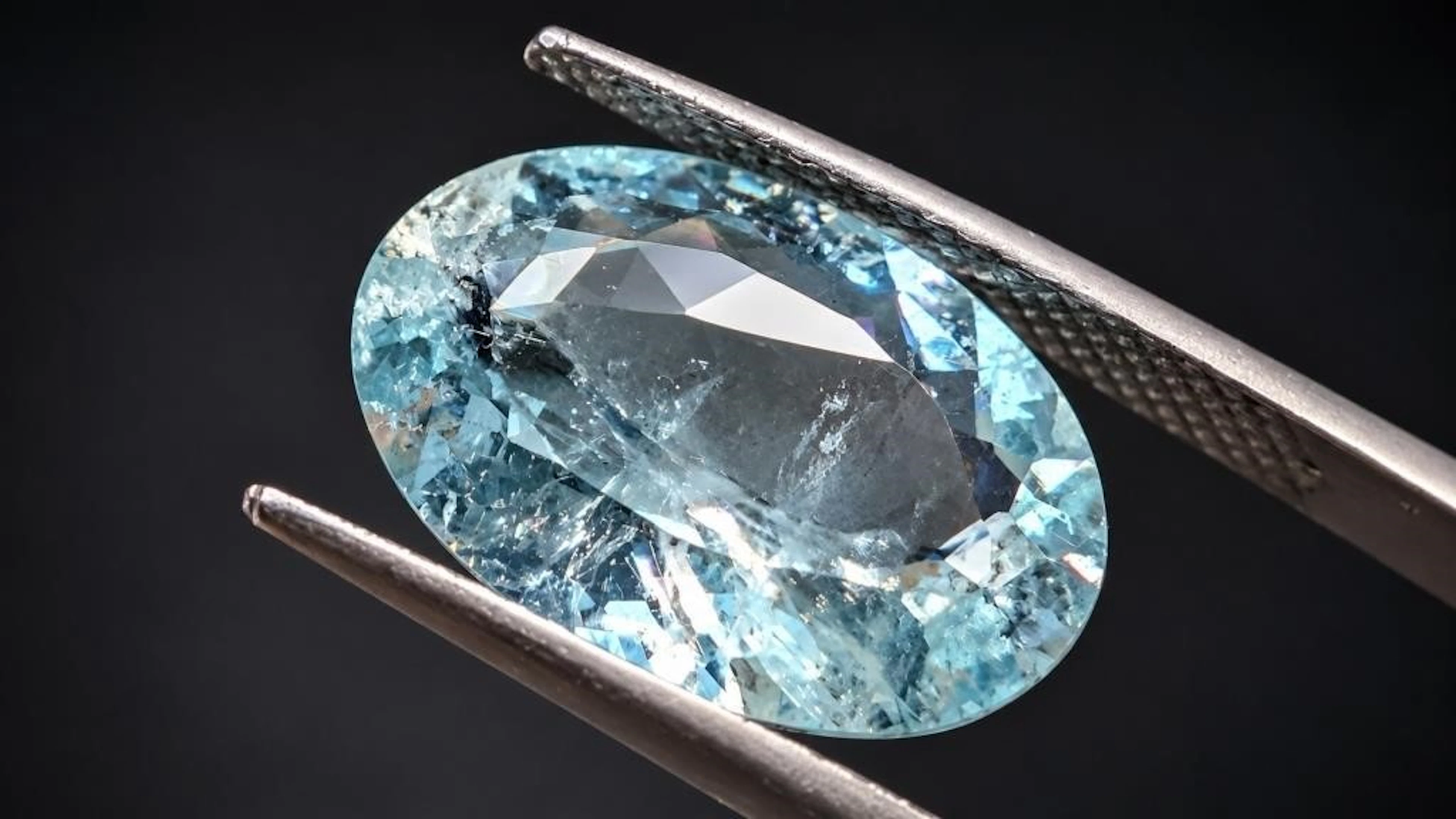 $300, Genuine aquamarine (5ct)gemstone, retail val