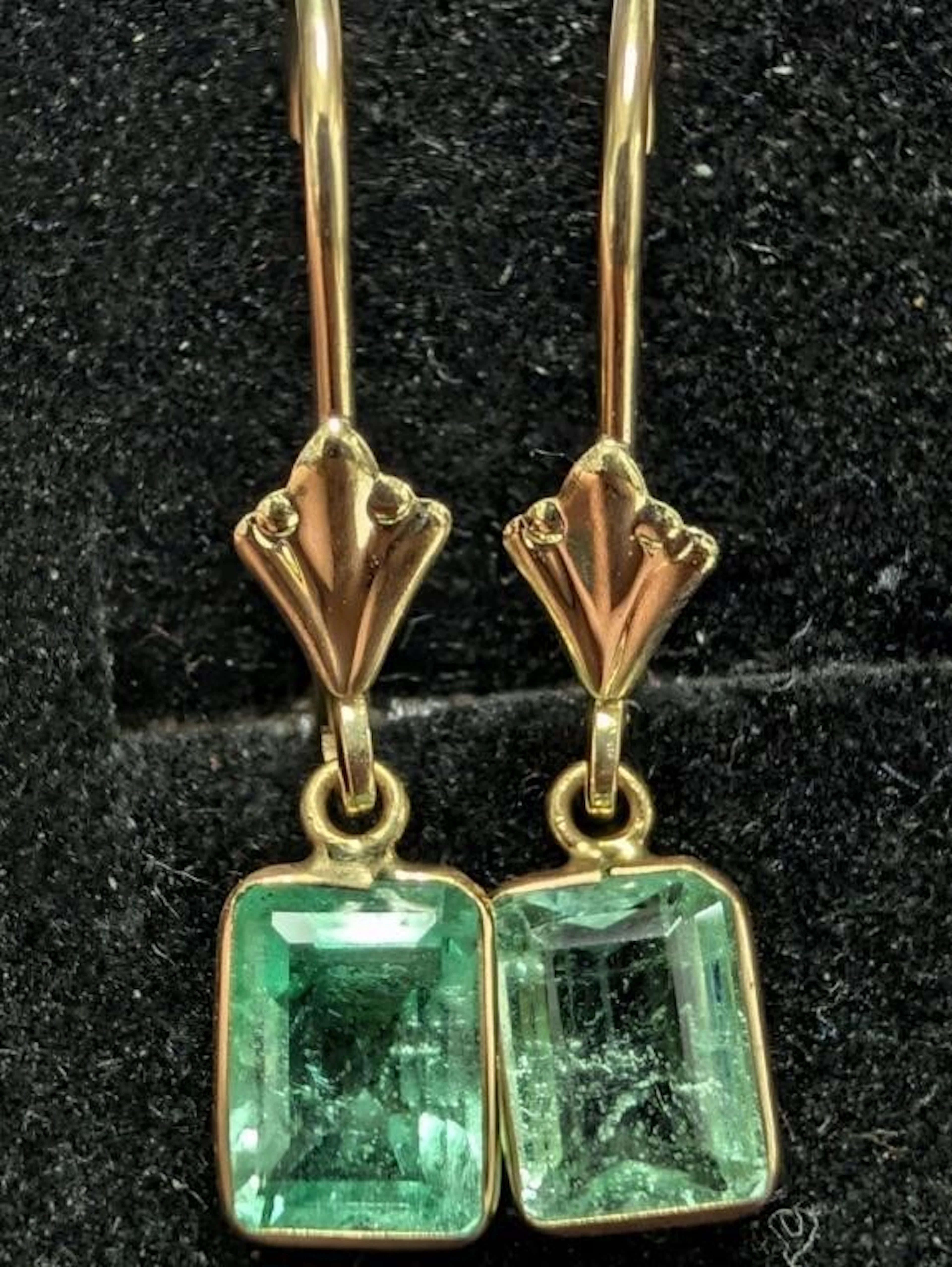 $1680, 14k(1.09g), colombian emerald (1.45ct) ear
