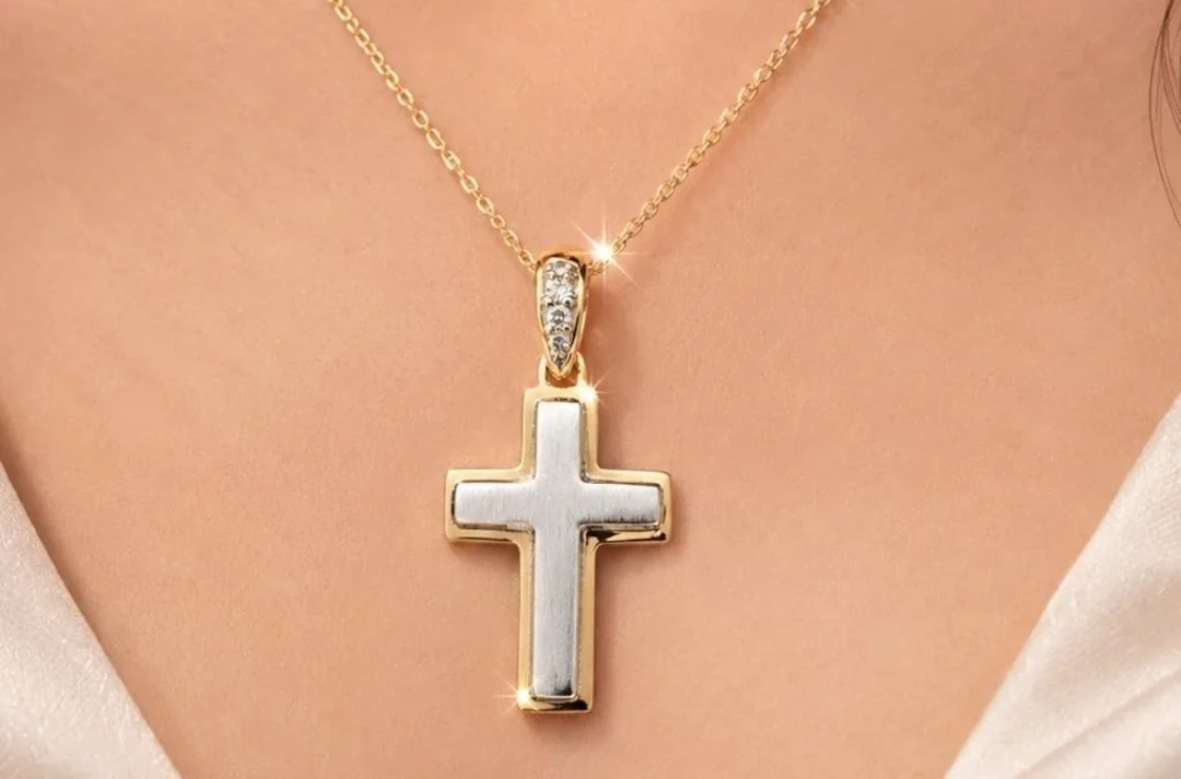 $800, 10k(1.17g), diamond (0.02ct) pendant, retail
