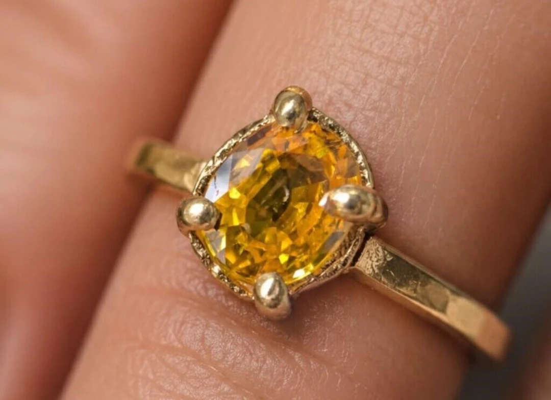 $1800, 10k(1.5g), yellow sapphire (0.6ct)ring, siz