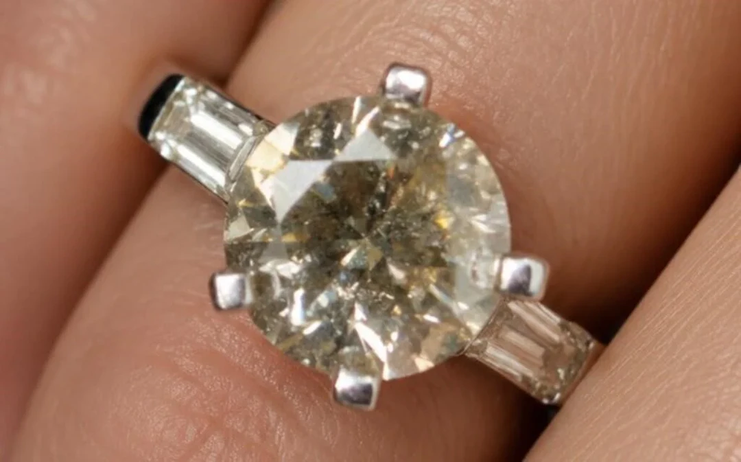$7000, 14k(3.35g), diamond (1.1ct)ring, size 5, ap