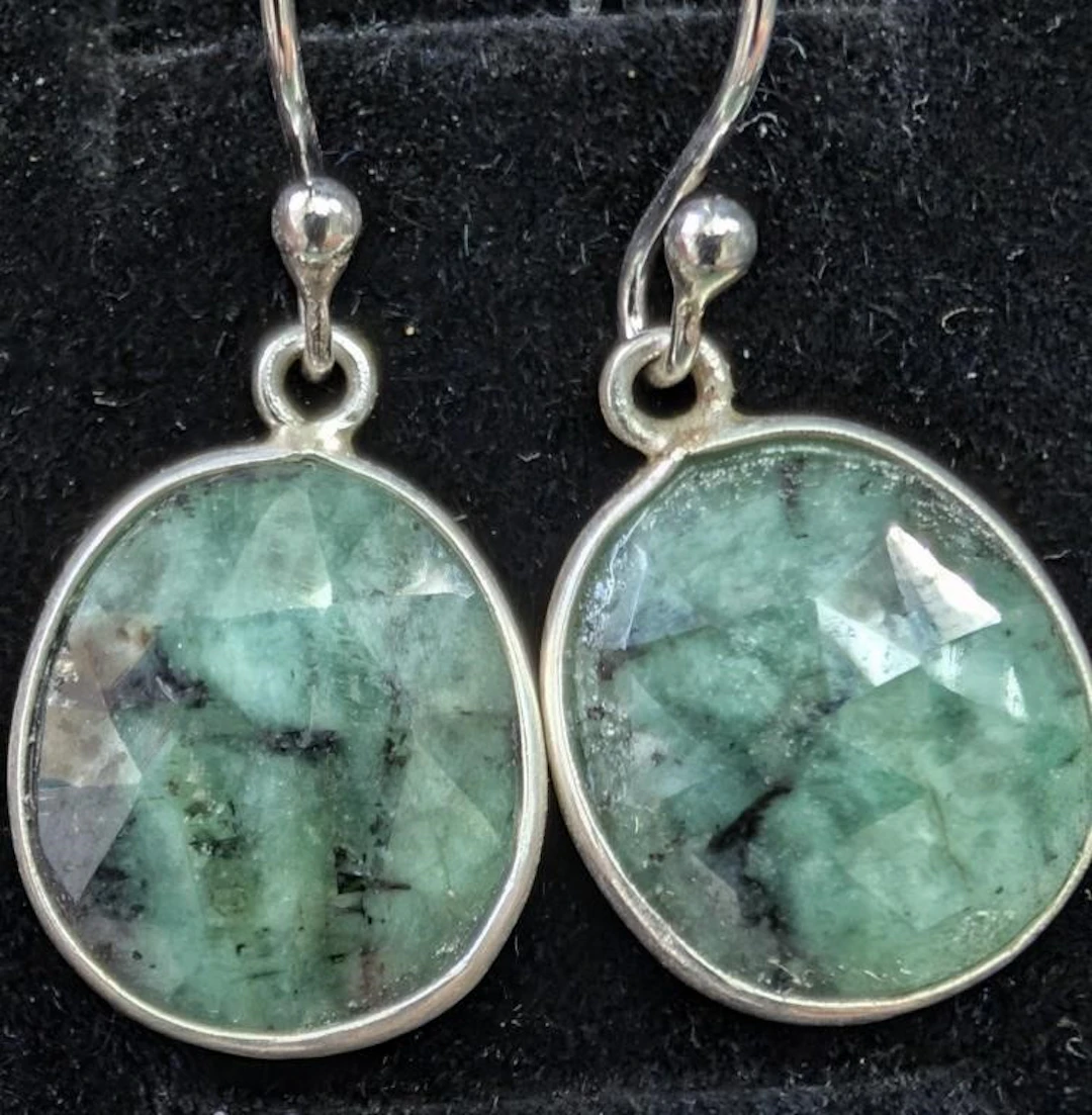 $200, silver(2.8g), emerald (2.8ct)earing, retail
