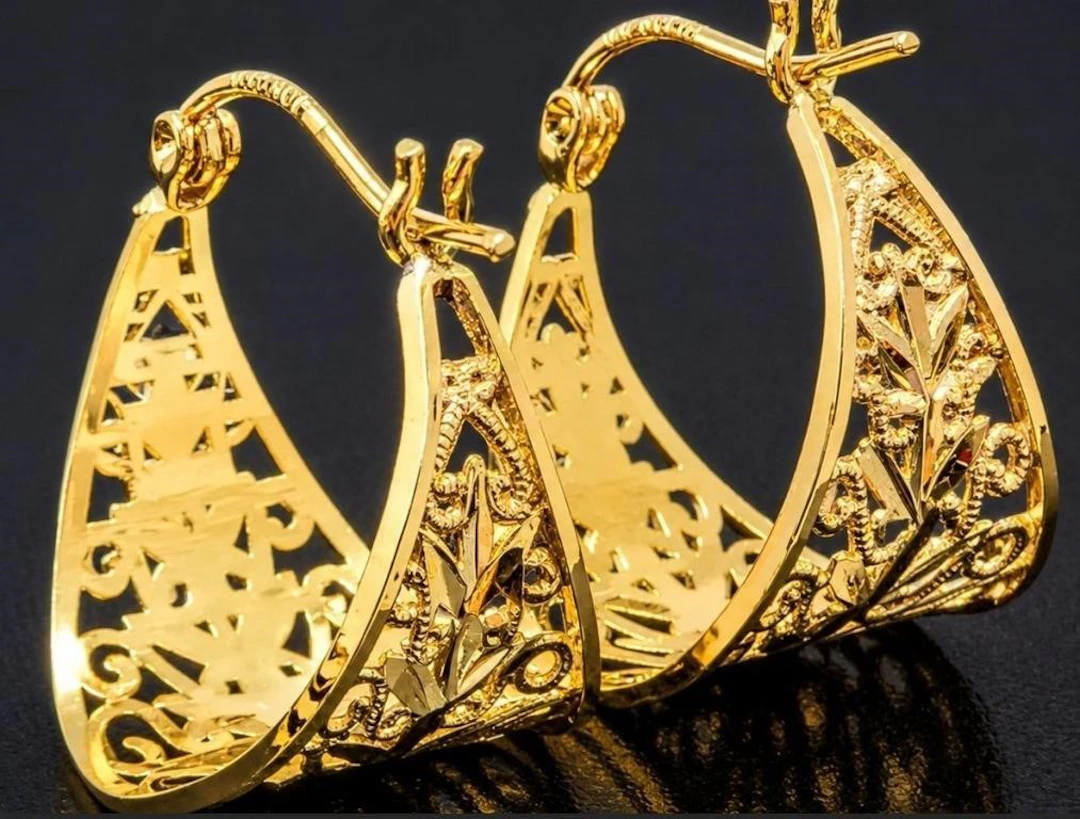 $1500, 10k(2.2g), earring, retail value $1500