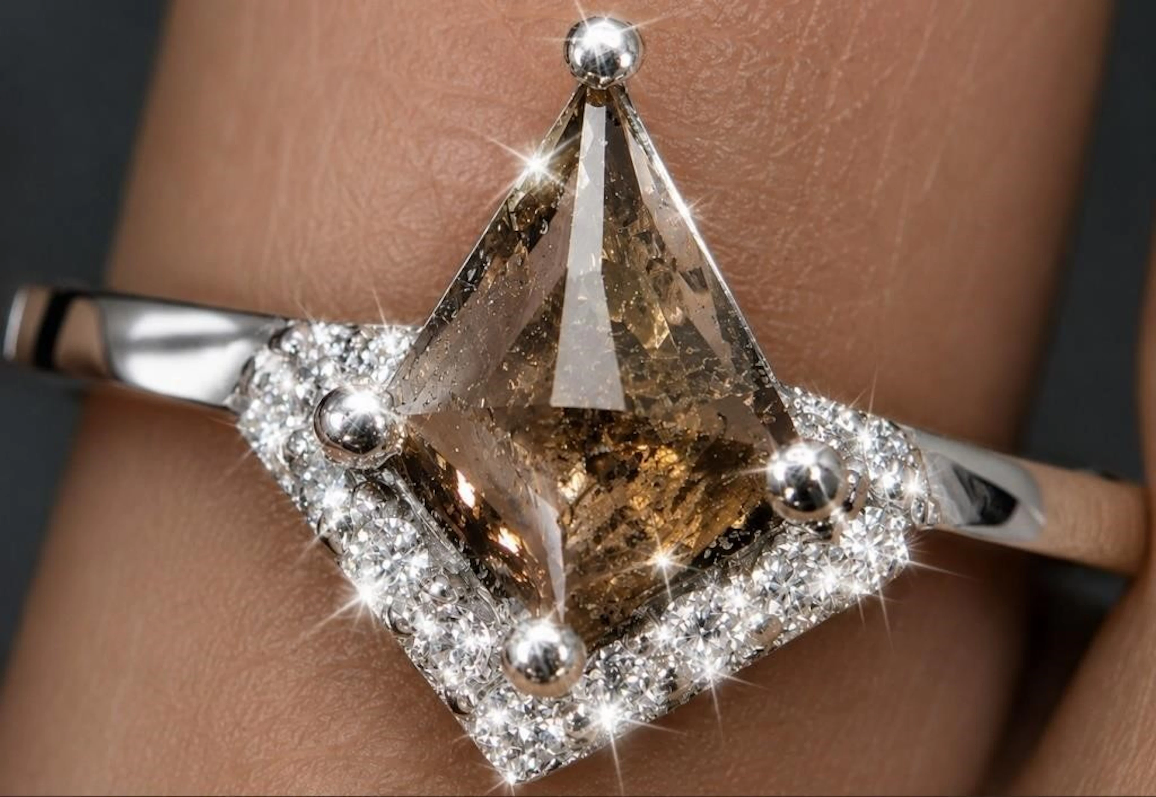 $4360, platinum(3.22g), natura color diamond (0.46
