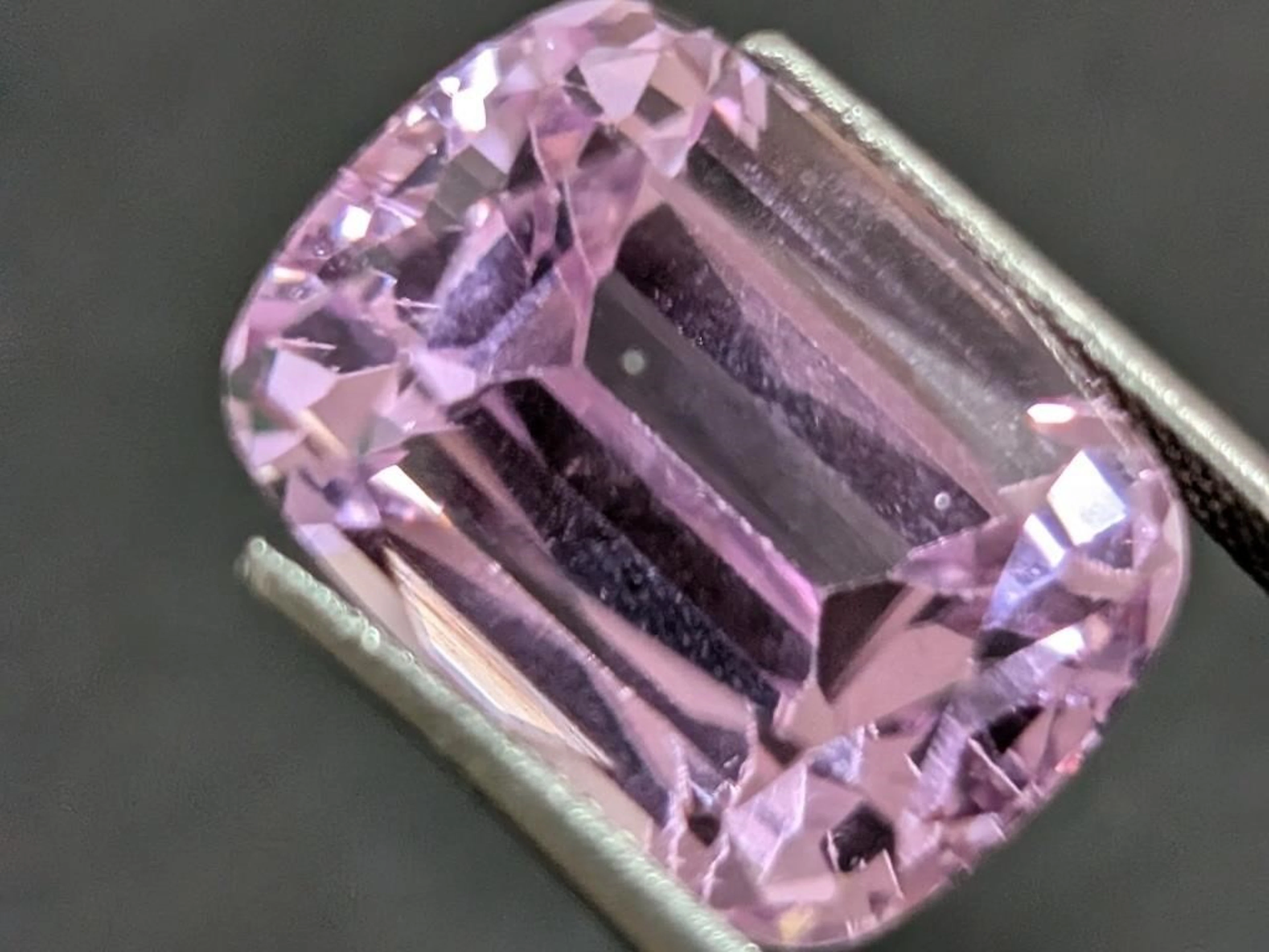 $1300, Genuine Kunzite (23ct), appraised/retail va