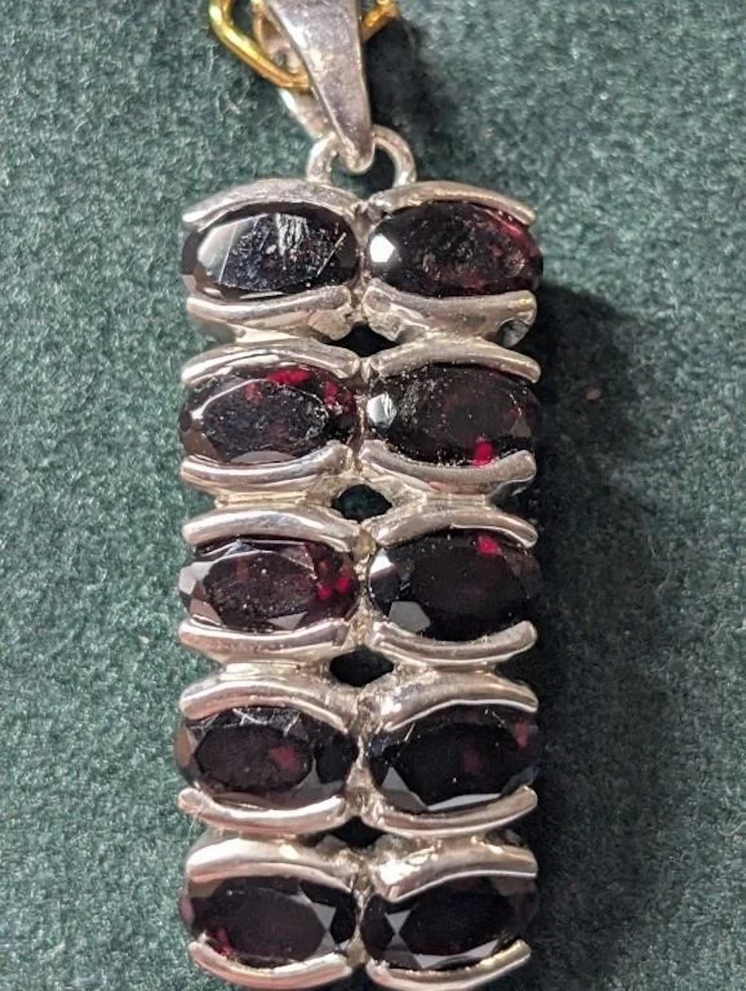 $140, Silver(5.47g), Garnet (app 10ct)Pendant, app