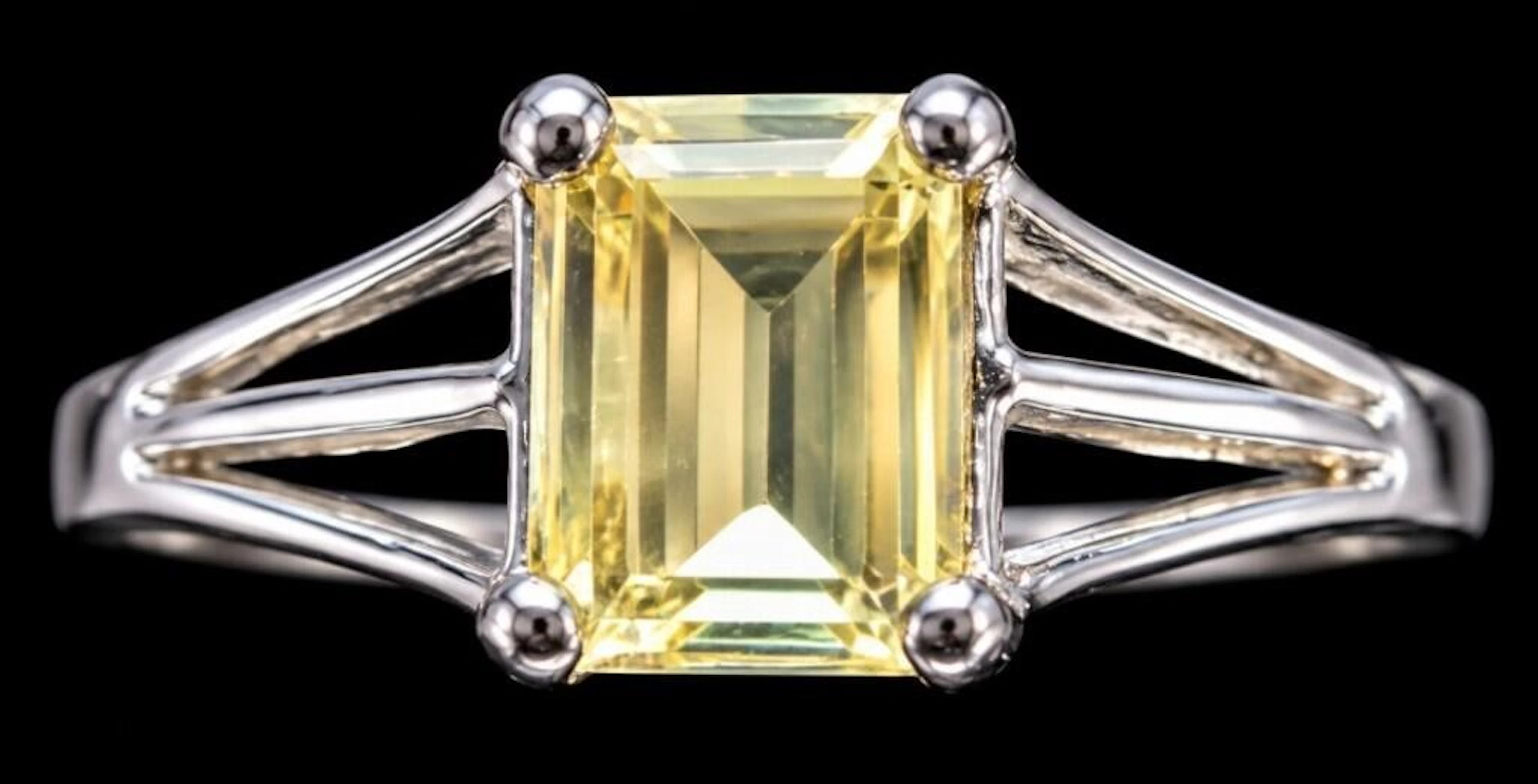 $2200, pt 950(2.22g), zultanite (0.4ct)ring, size