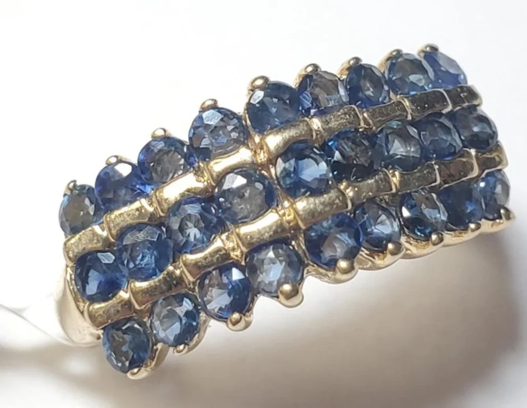$2000 10K 3.6g Saphire(1.7ct) Ring