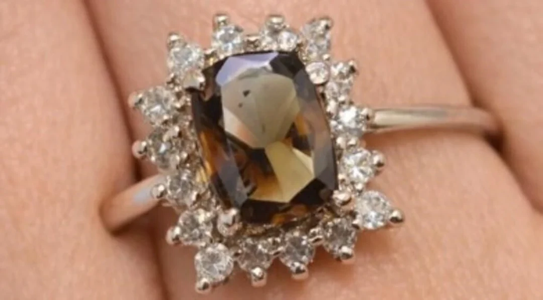 $5860, 10K(2.84g), NATURAL COLOR DIAMOND (1.02+0.