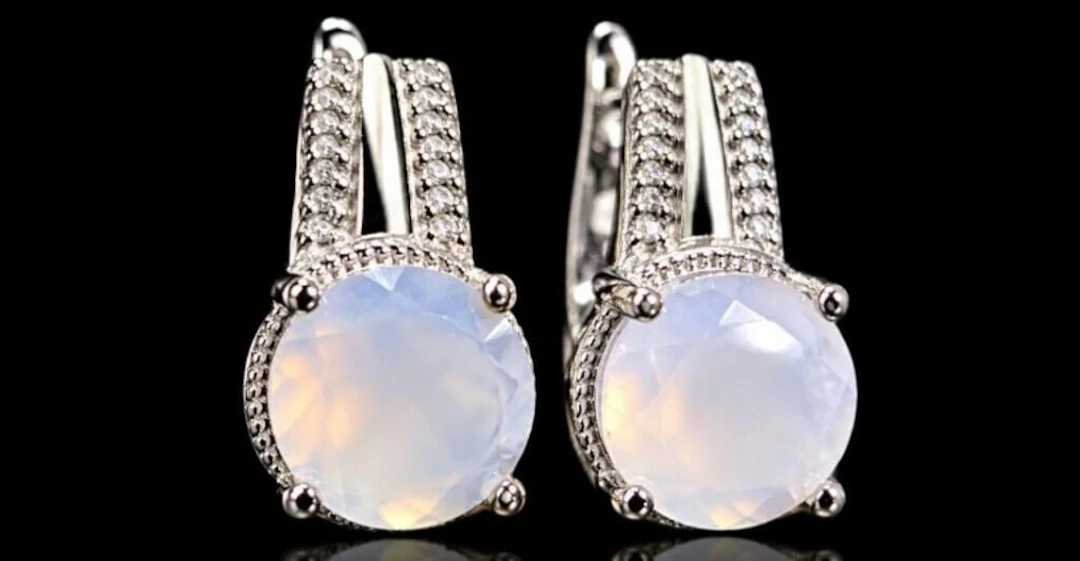 $300, silver(4.26g), genuine gemstoneearing, retai