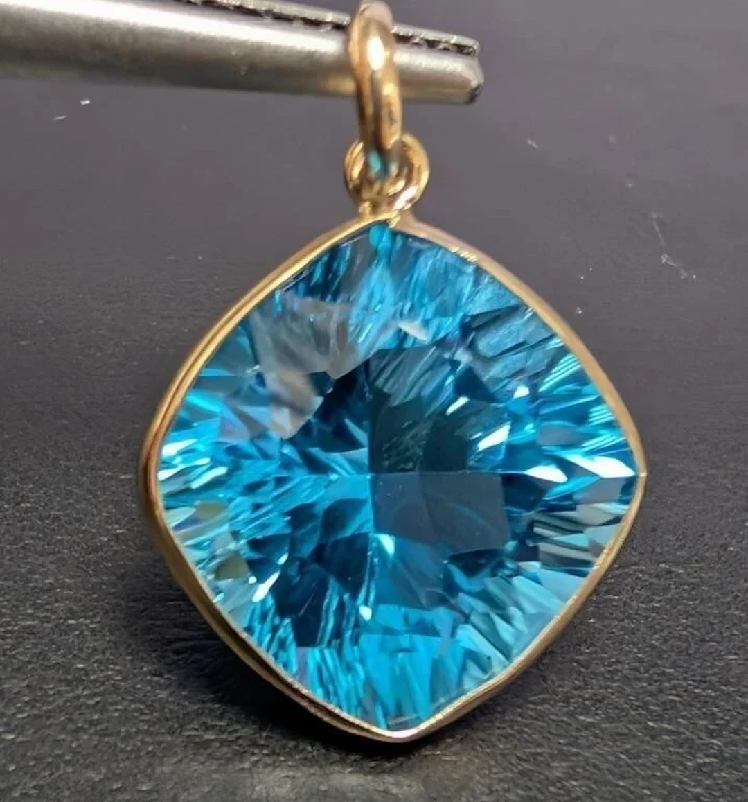 $1200, 10K(1.91g), BLUE TOPAZ (9ct)PENDANT, retail