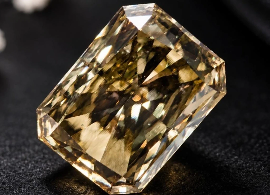 $7000, Lab-grown diamond (8.3ct)gemstone, retail v