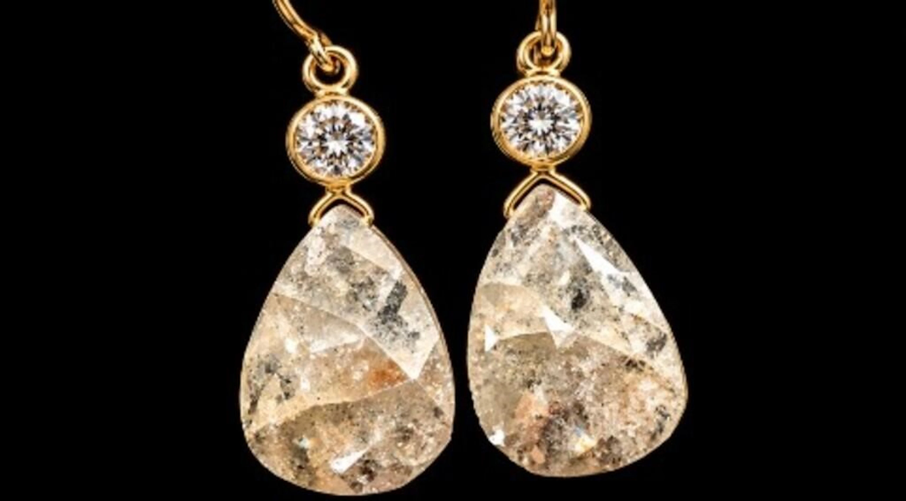 10k(1g), diamond (3.7ct), diamond (0.35ct)earring