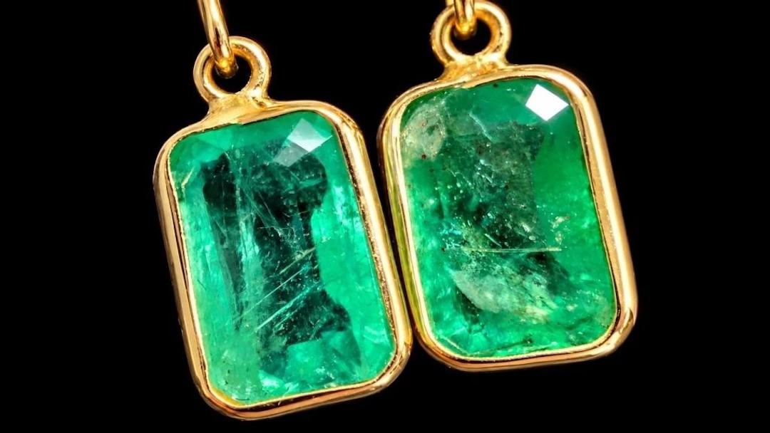 $1100, 10k(0.67g), emerald (2ct)earring, appraised