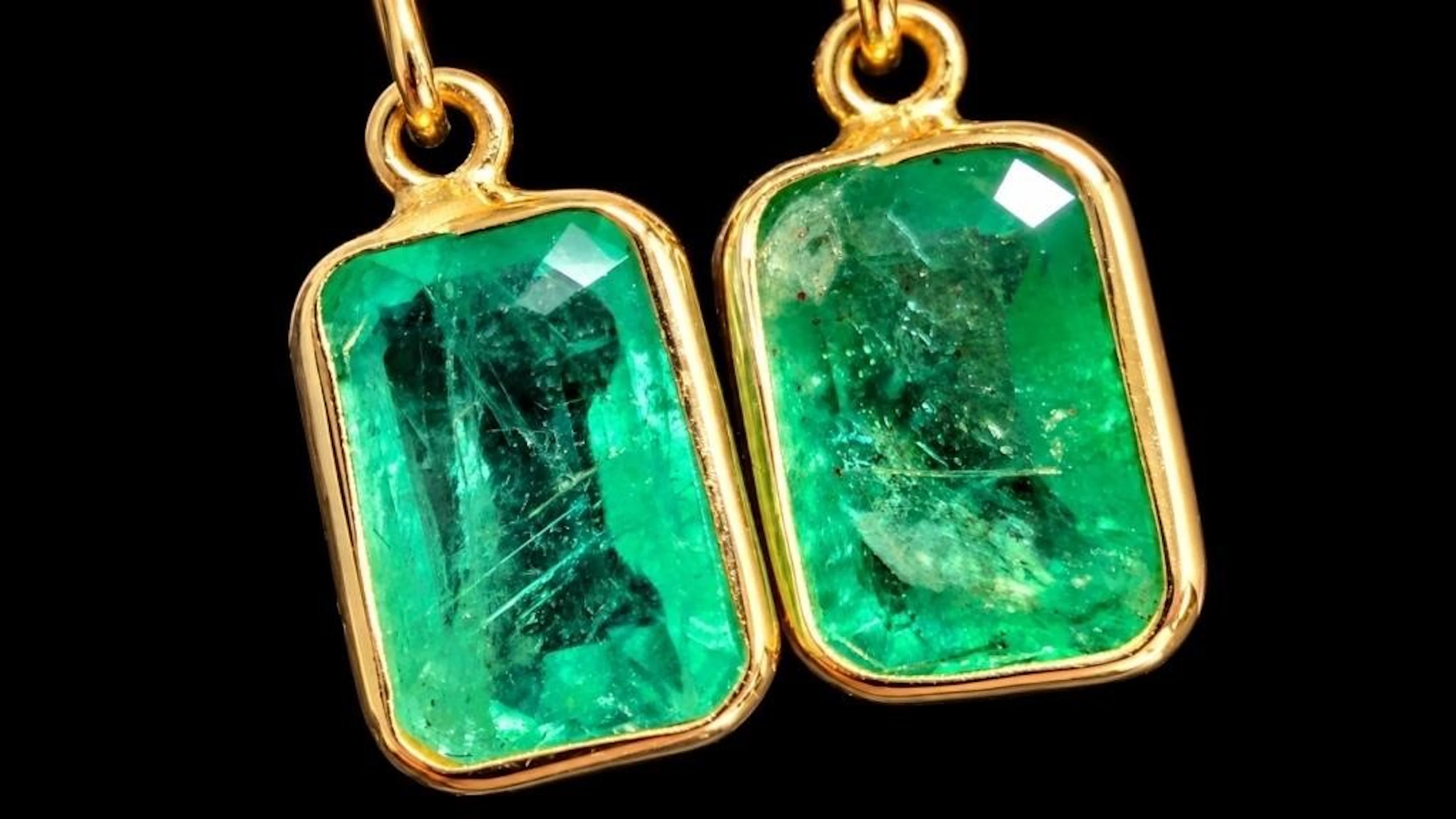 $1100, 10k(0.67g), emerald (2ct)earring, appraised