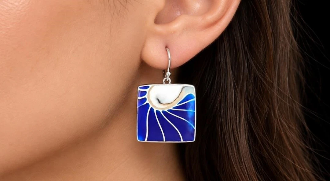 $200, (20.1g), nautilus shell earring, retail valu